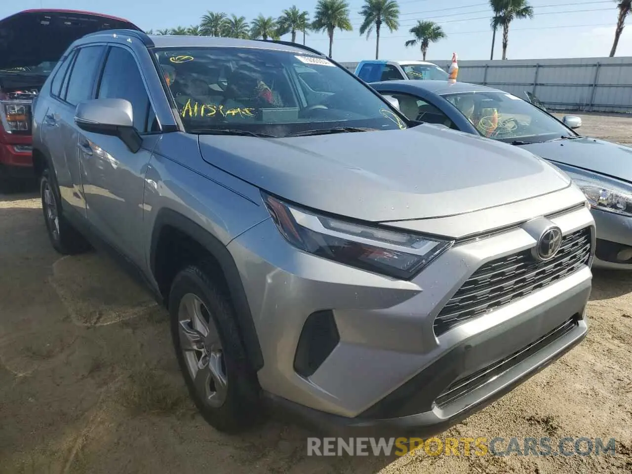 4 Photograph of a damaged car 2T3W1RFV1NW203707 TOYOTA RAV4 2022