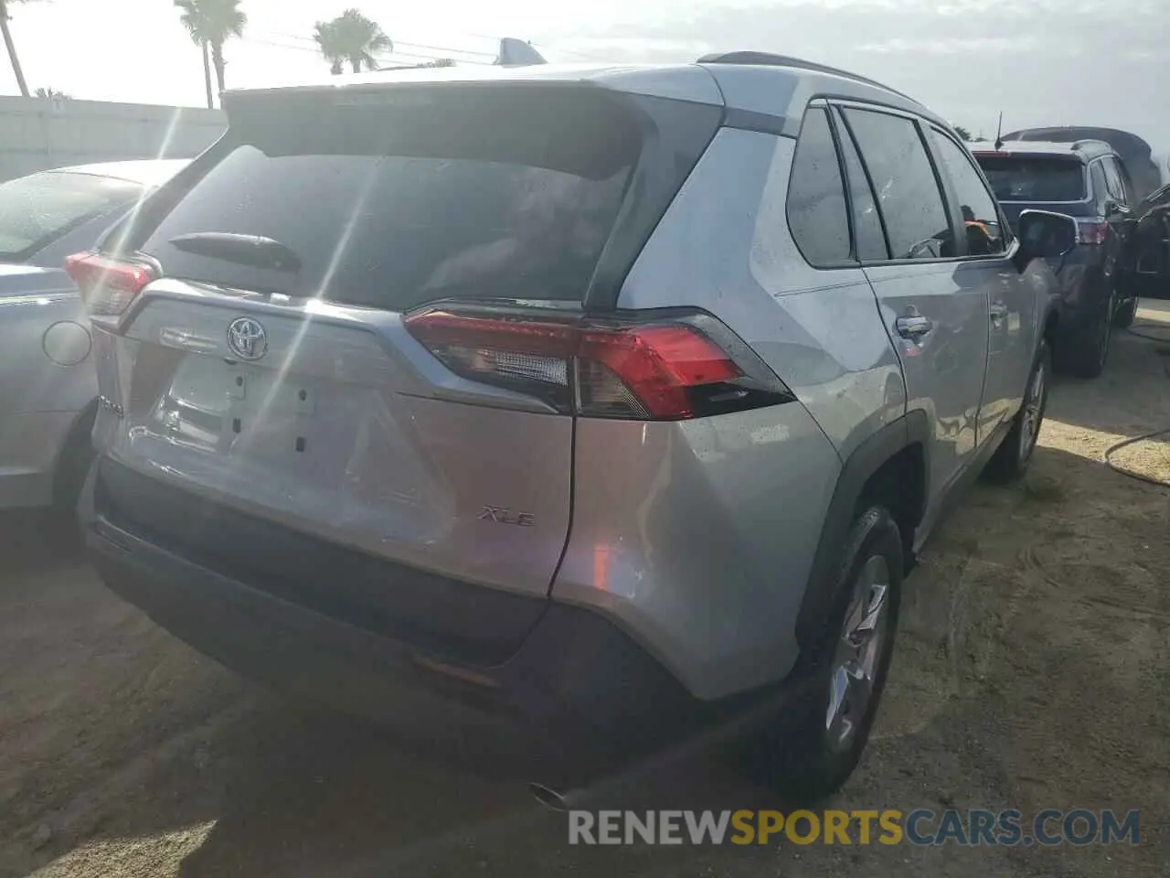 6 Photograph of a damaged car 2T3W1RFV1NW203707 TOYOTA RAV4 2022