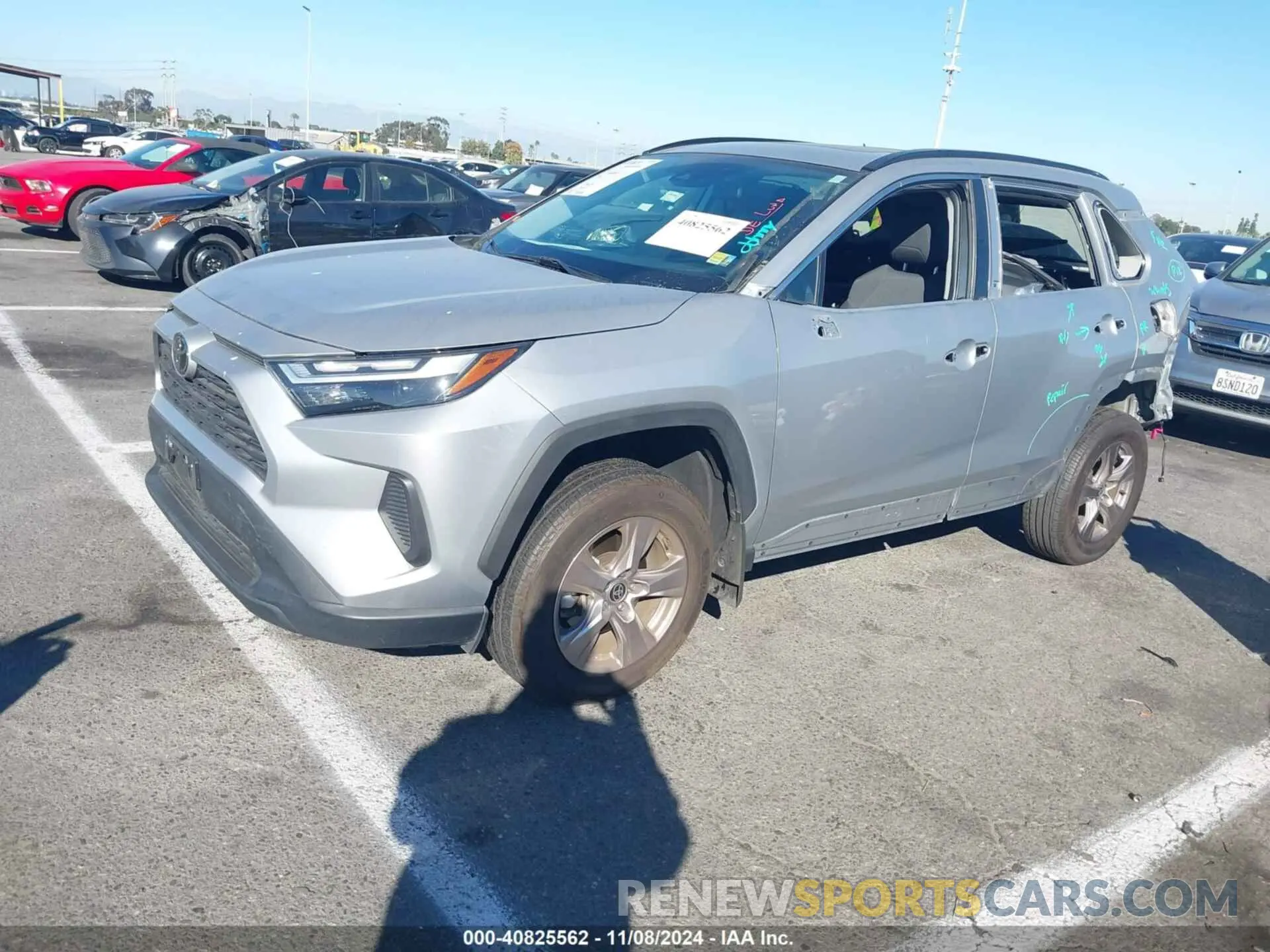 2 Photograph of a damaged car 2T3W1RFV1NW220121 TOYOTA RAV4 2022