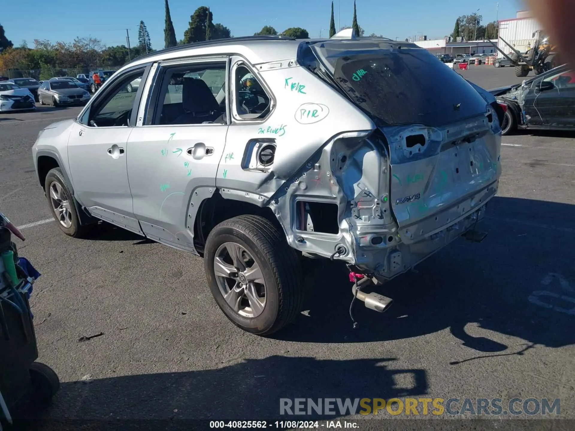 3 Photograph of a damaged car 2T3W1RFV1NW220121 TOYOTA RAV4 2022