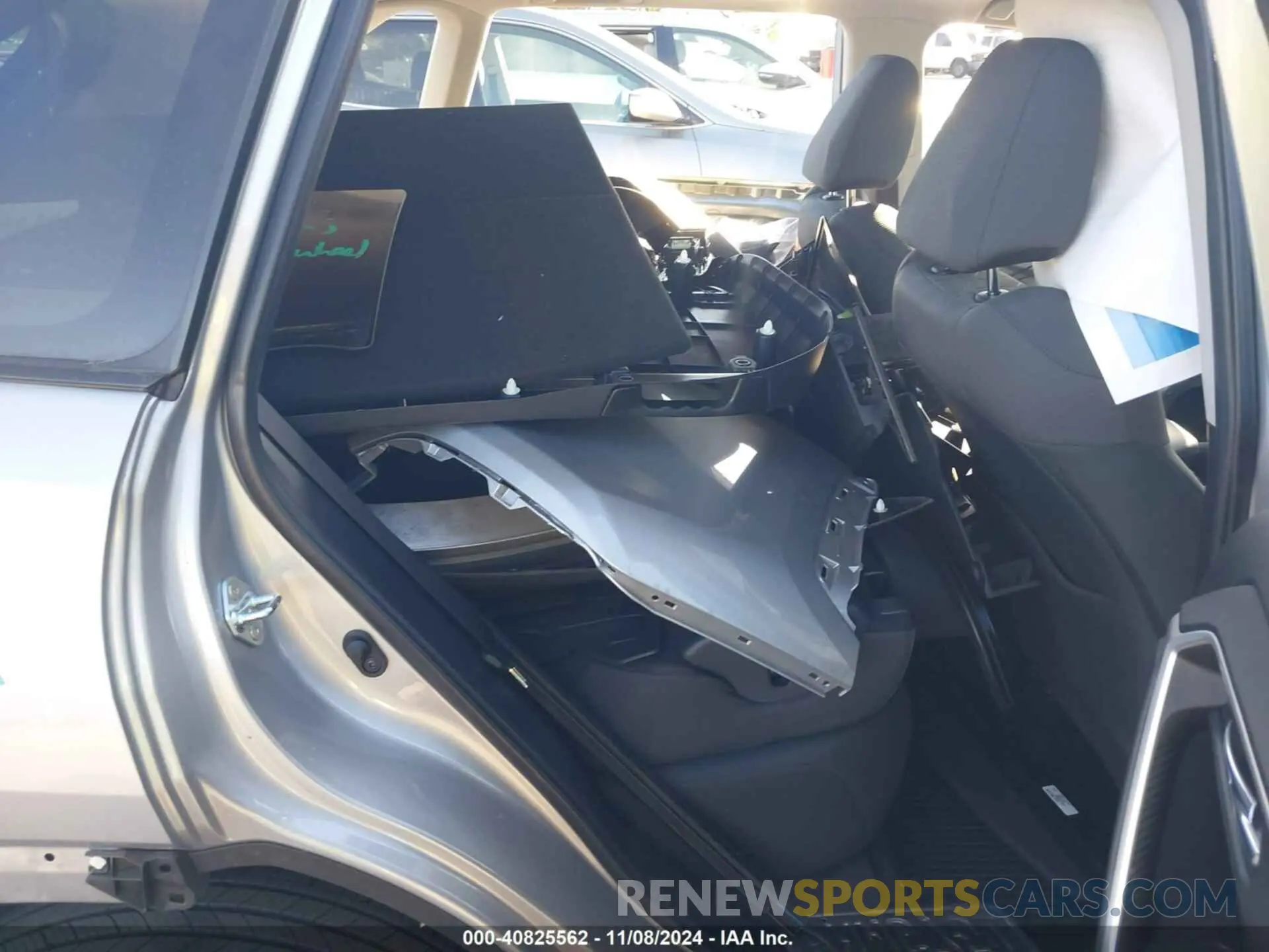8 Photograph of a damaged car 2T3W1RFV1NW220121 TOYOTA RAV4 2022