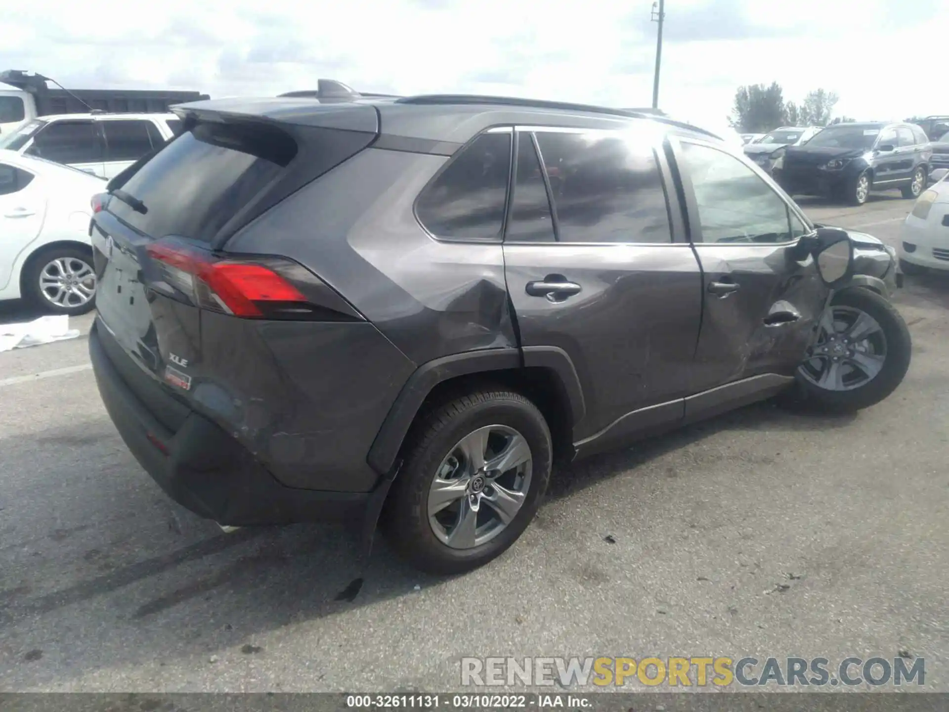 4 Photograph of a damaged car 2T3W1RFV2NC180052 TOYOTA RAV4 2022