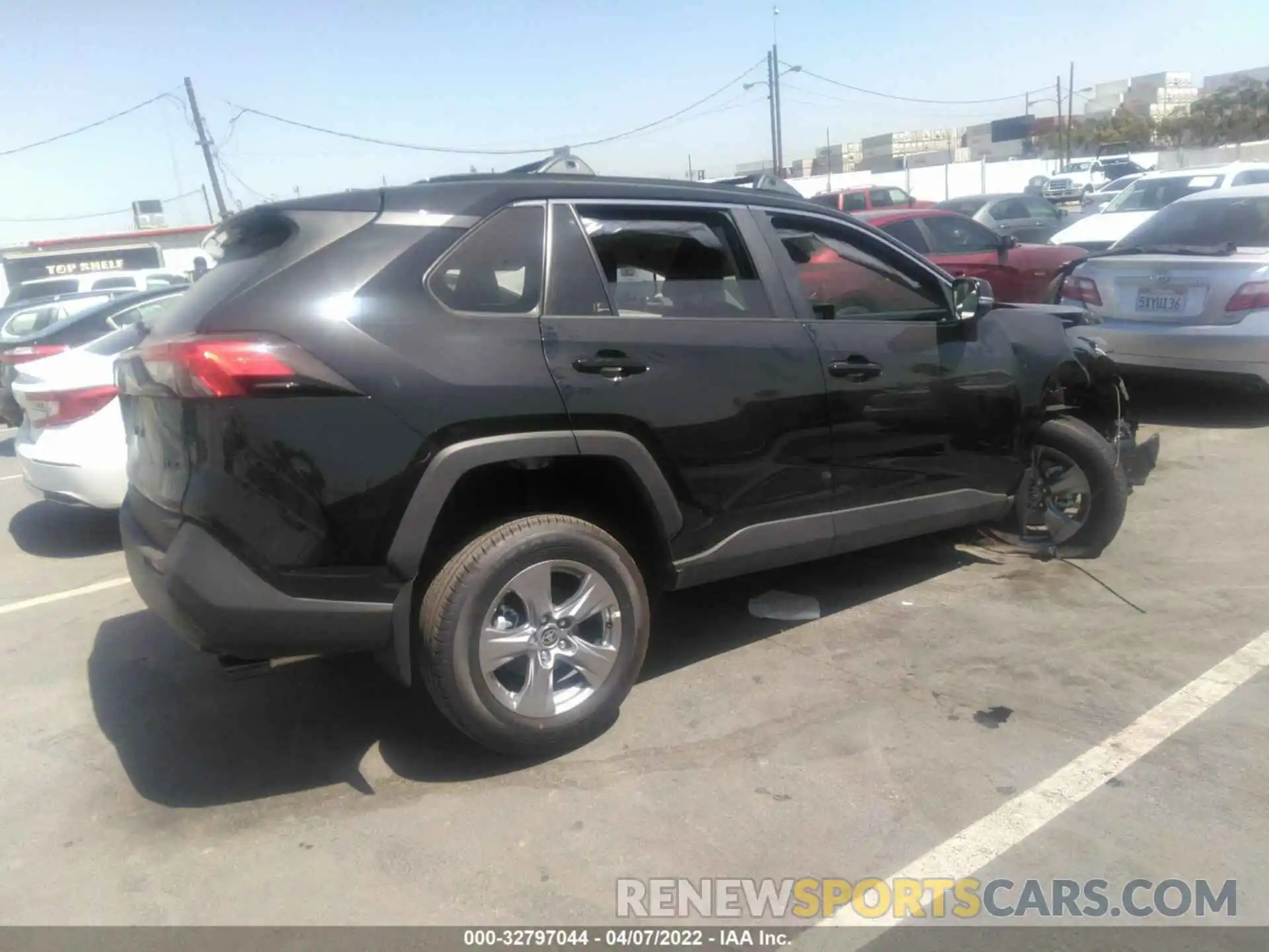 4 Photograph of a damaged car 2T3W1RFV2NC183114 TOYOTA RAV4 2022