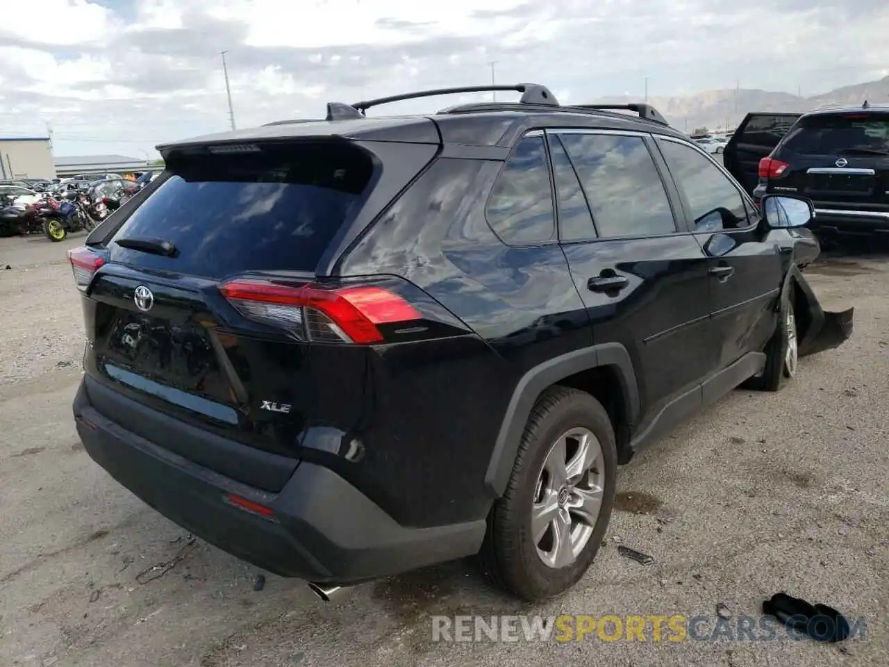 4 Photograph of a damaged car 2T3W1RFV2NC194484 TOYOTA RAV4 2022