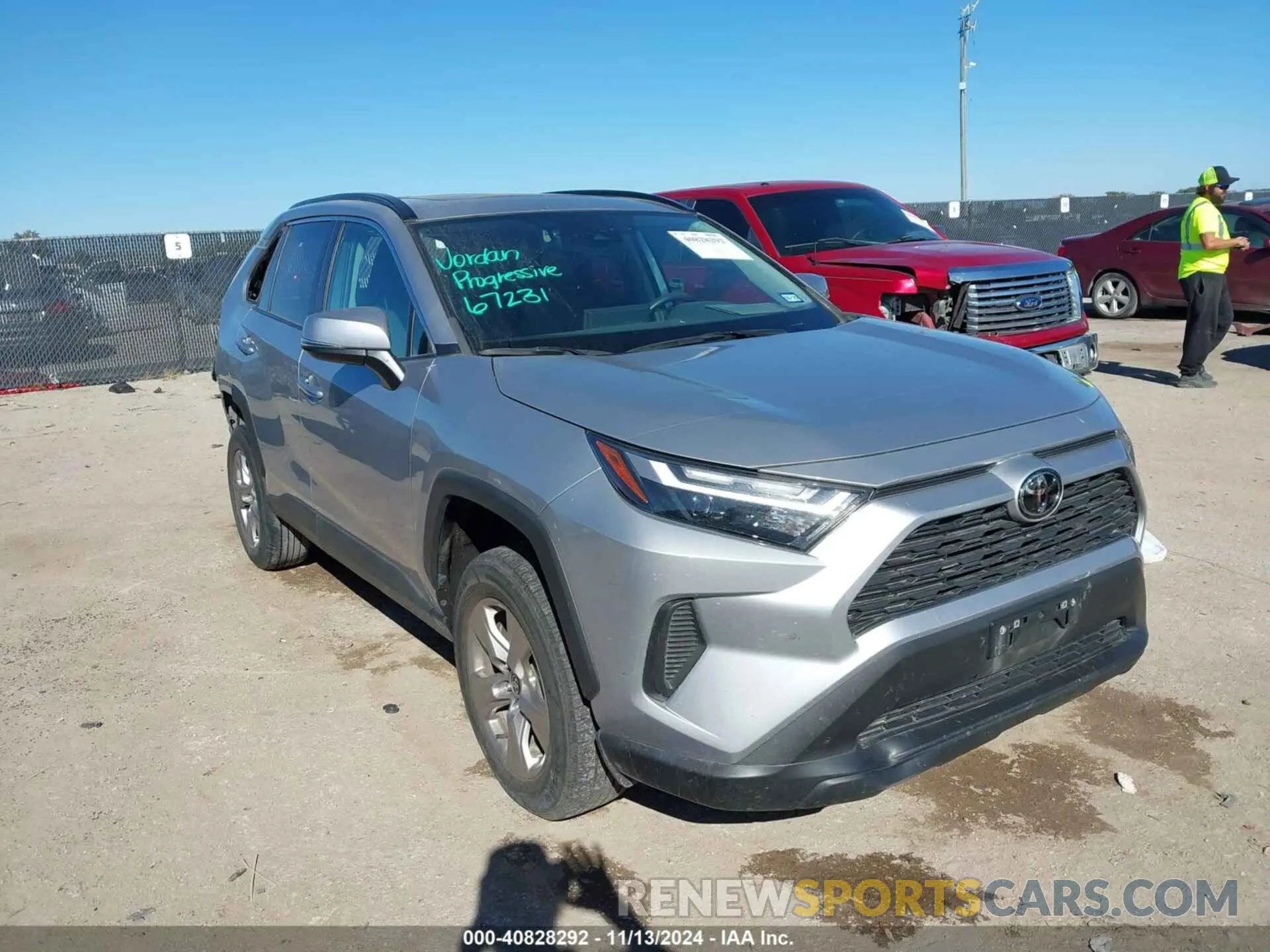 1 Photograph of a damaged car 2T3W1RFV2NC196719 TOYOTA RAV4 2022