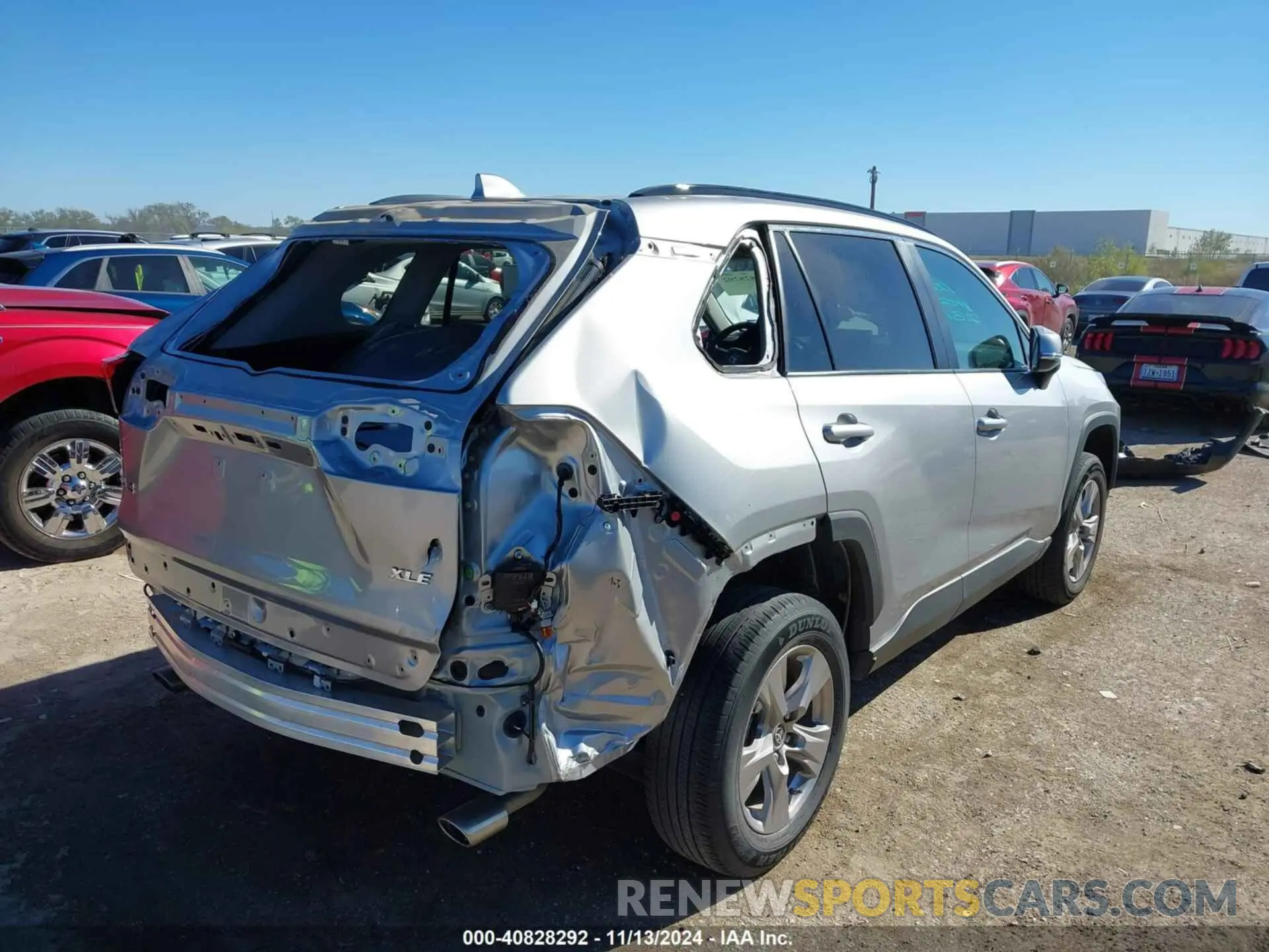 4 Photograph of a damaged car 2T3W1RFV2NC196719 TOYOTA RAV4 2022