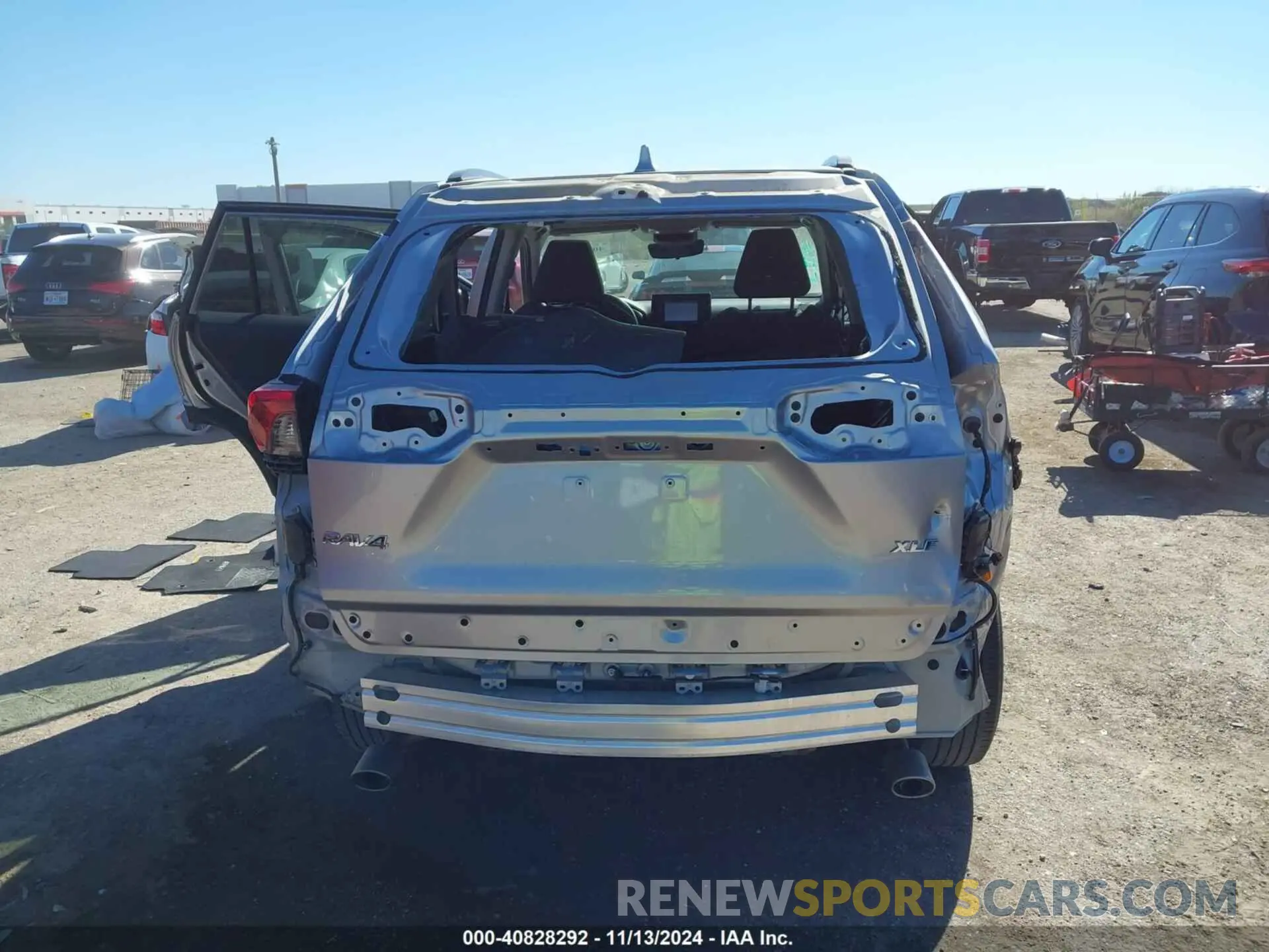6 Photograph of a damaged car 2T3W1RFV2NC196719 TOYOTA RAV4 2022