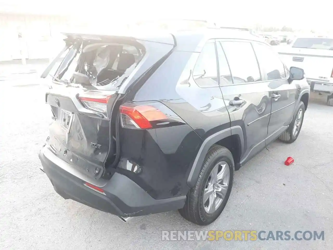 4 Photograph of a damaged car 2T3W1RFV2NC200770 TOYOTA RAV4 2022