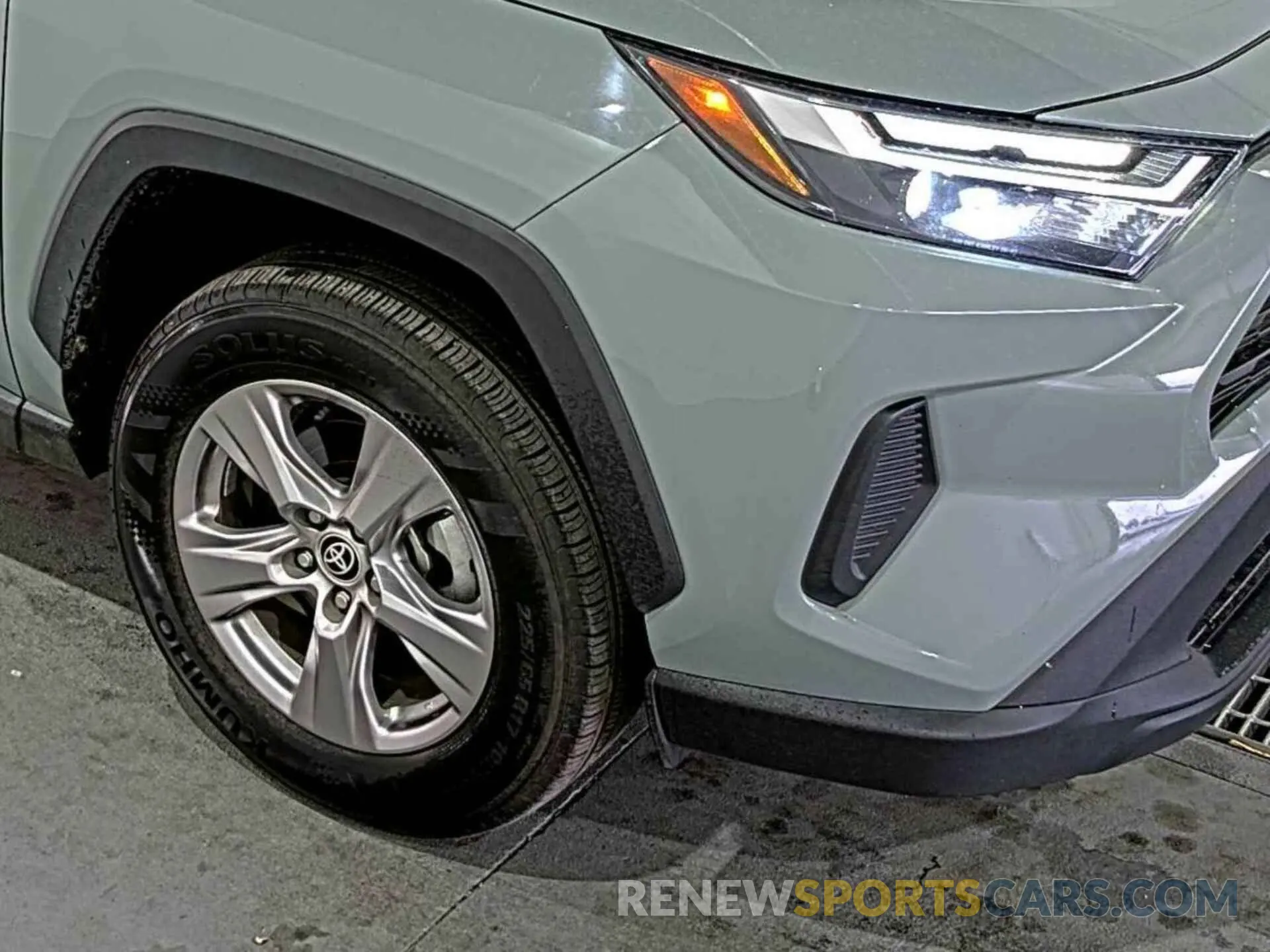 19 Photograph of a damaged car 2T3W1RFV2NW206826 TOYOTA RAV4 2022
