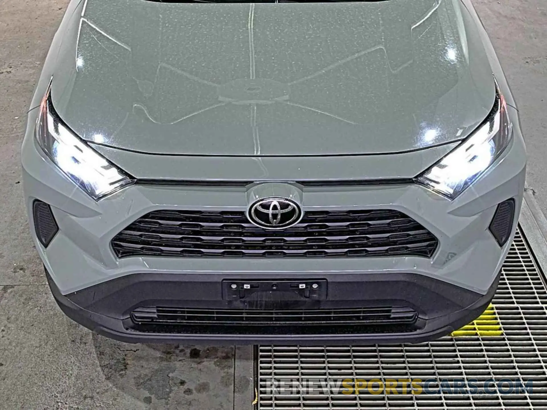 5 Photograph of a damaged car 2T3W1RFV2NW206826 TOYOTA RAV4 2022