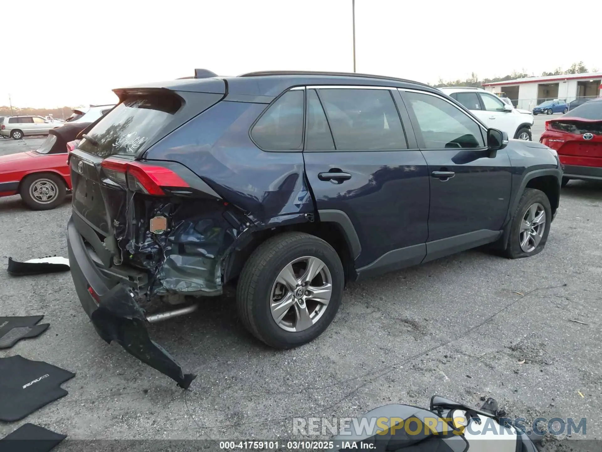 4 Photograph of a damaged car 2T3W1RFV2NW227451 TOYOTA RAV4 2022