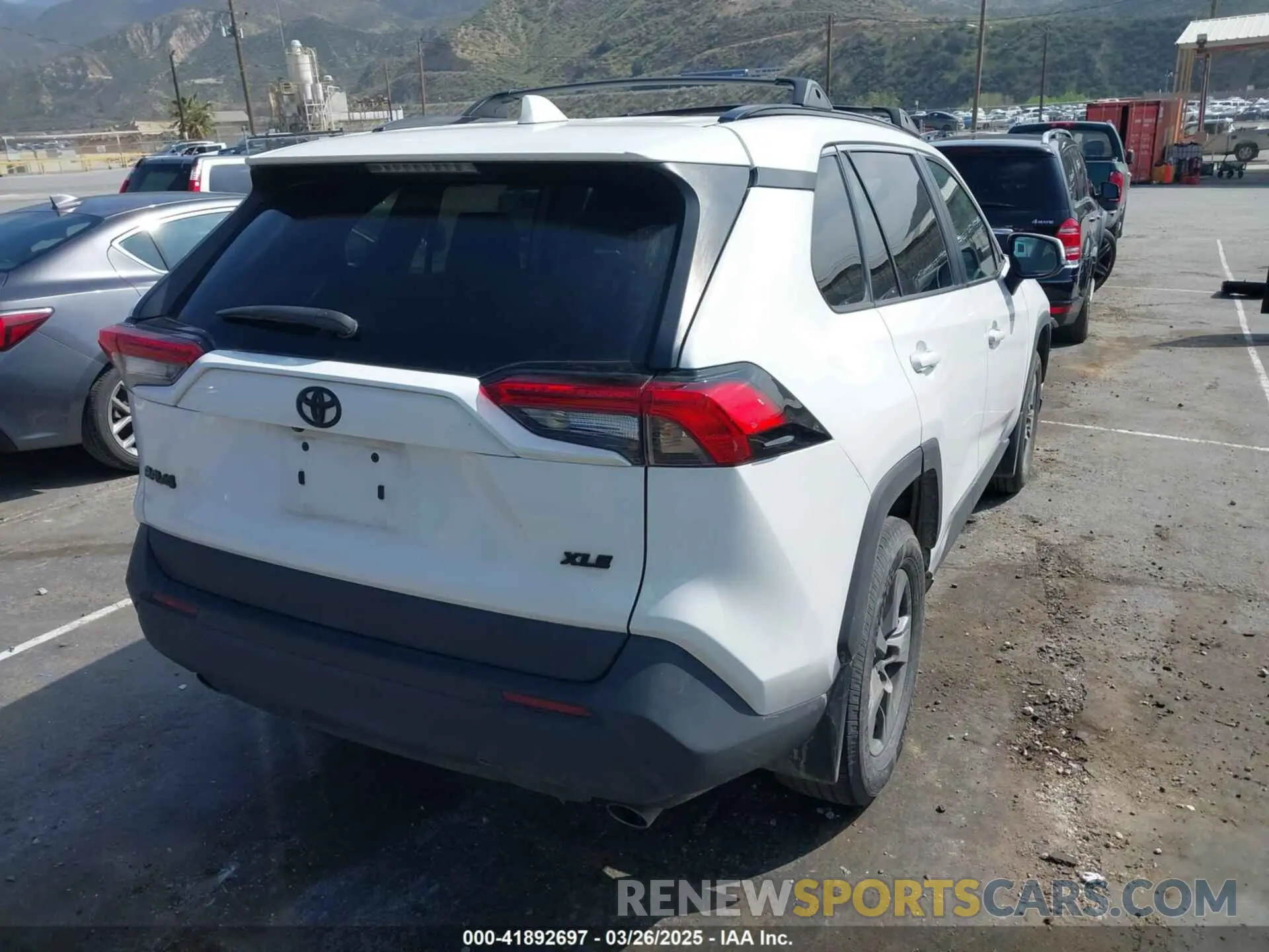 4 Photograph of a damaged car 2T3W1RFV3NC181386 TOYOTA RAV4 2022