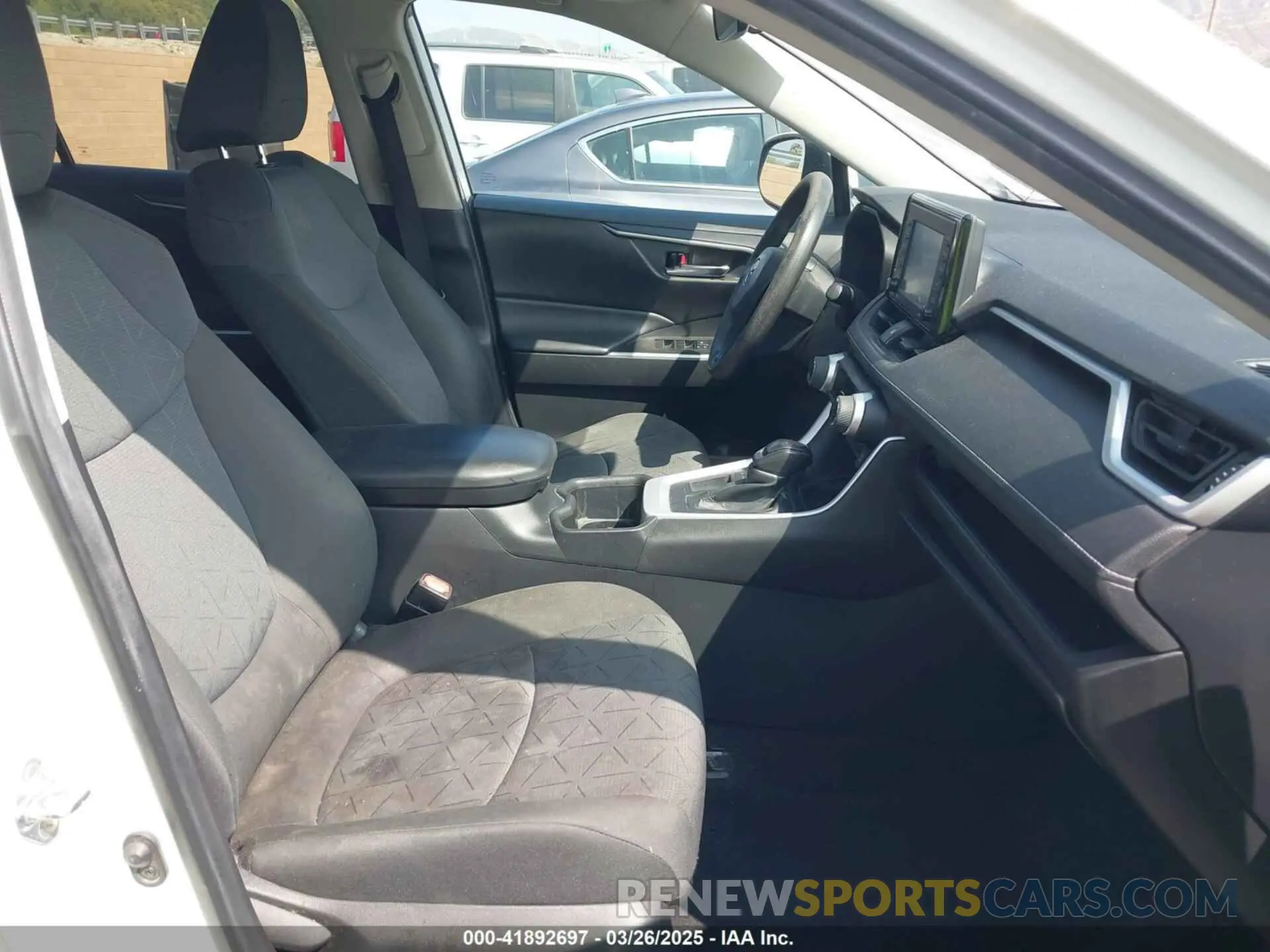 5 Photograph of a damaged car 2T3W1RFV3NC181386 TOYOTA RAV4 2022