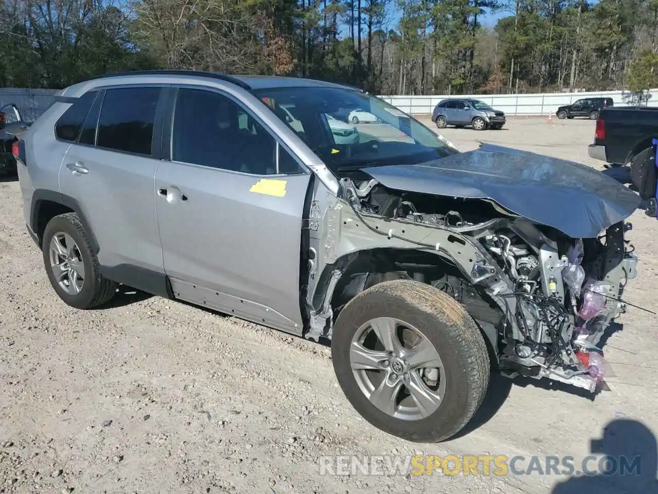 4 Photograph of a damaged car 2T3W1RFV3NC202656 TOYOTA RAV4 2022