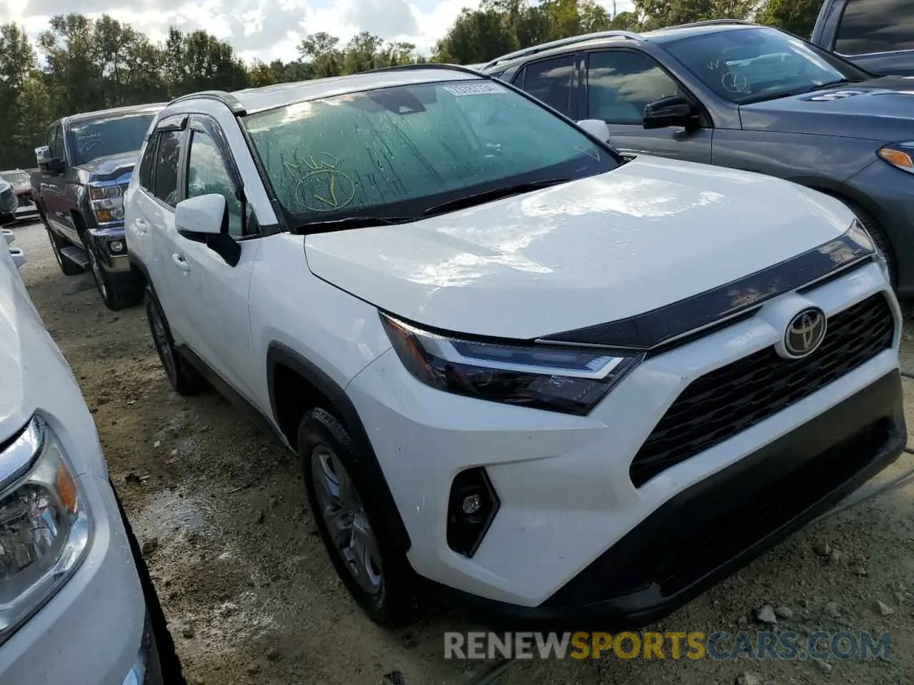 4 Photograph of a damaged car 2T3W1RFV3NW210481 TOYOTA RAV4 2022