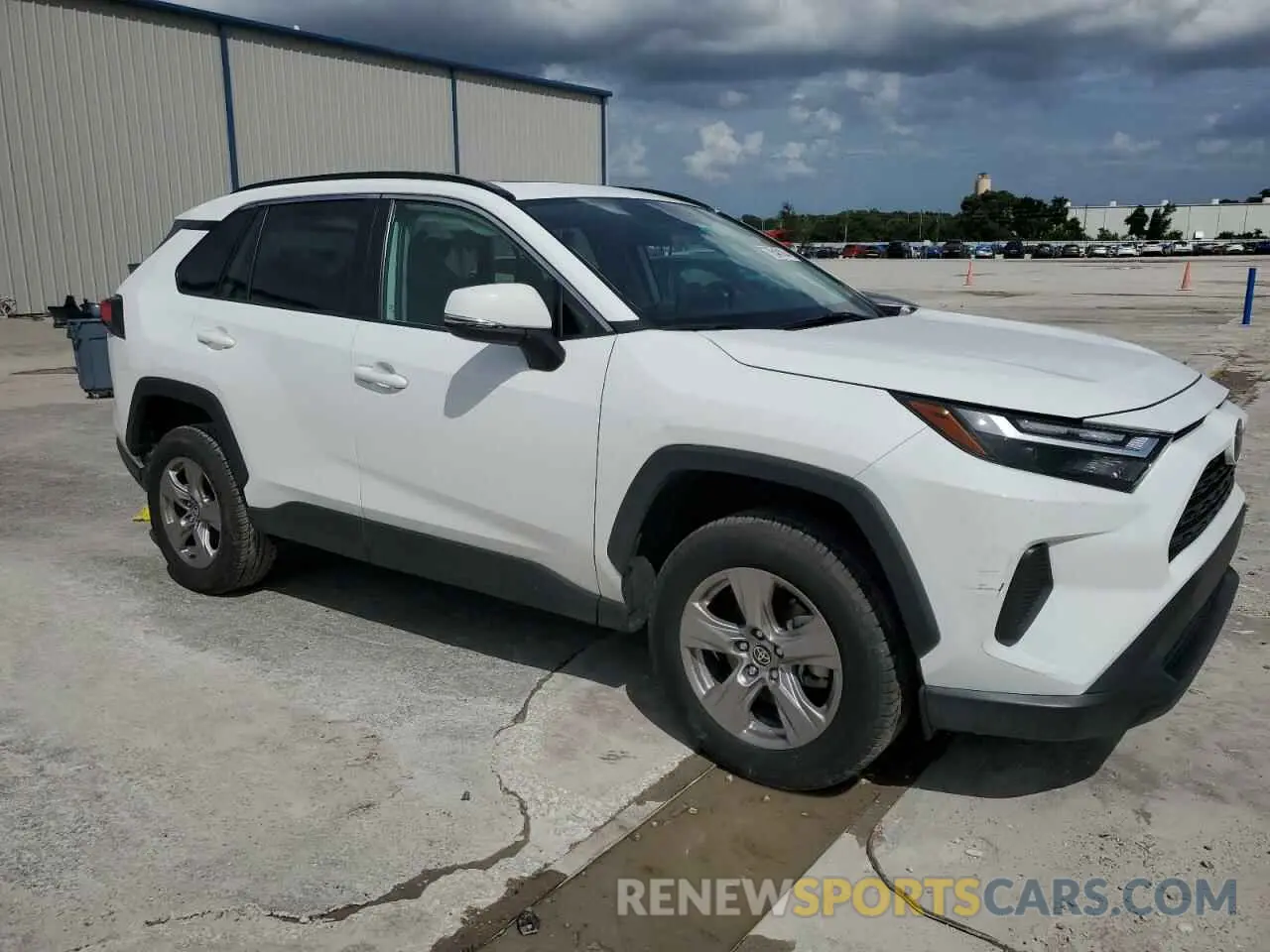 4 Photograph of a damaged car 2T3W1RFV3NW223778 TOYOTA RAV4 2022