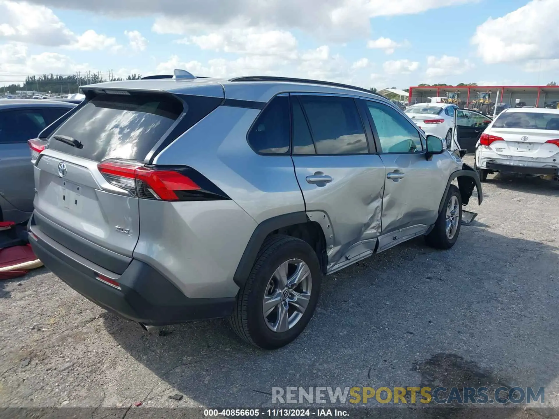 4 Photograph of a damaged car 2T3W1RFV3NW236773 TOYOTA RAV4 2022