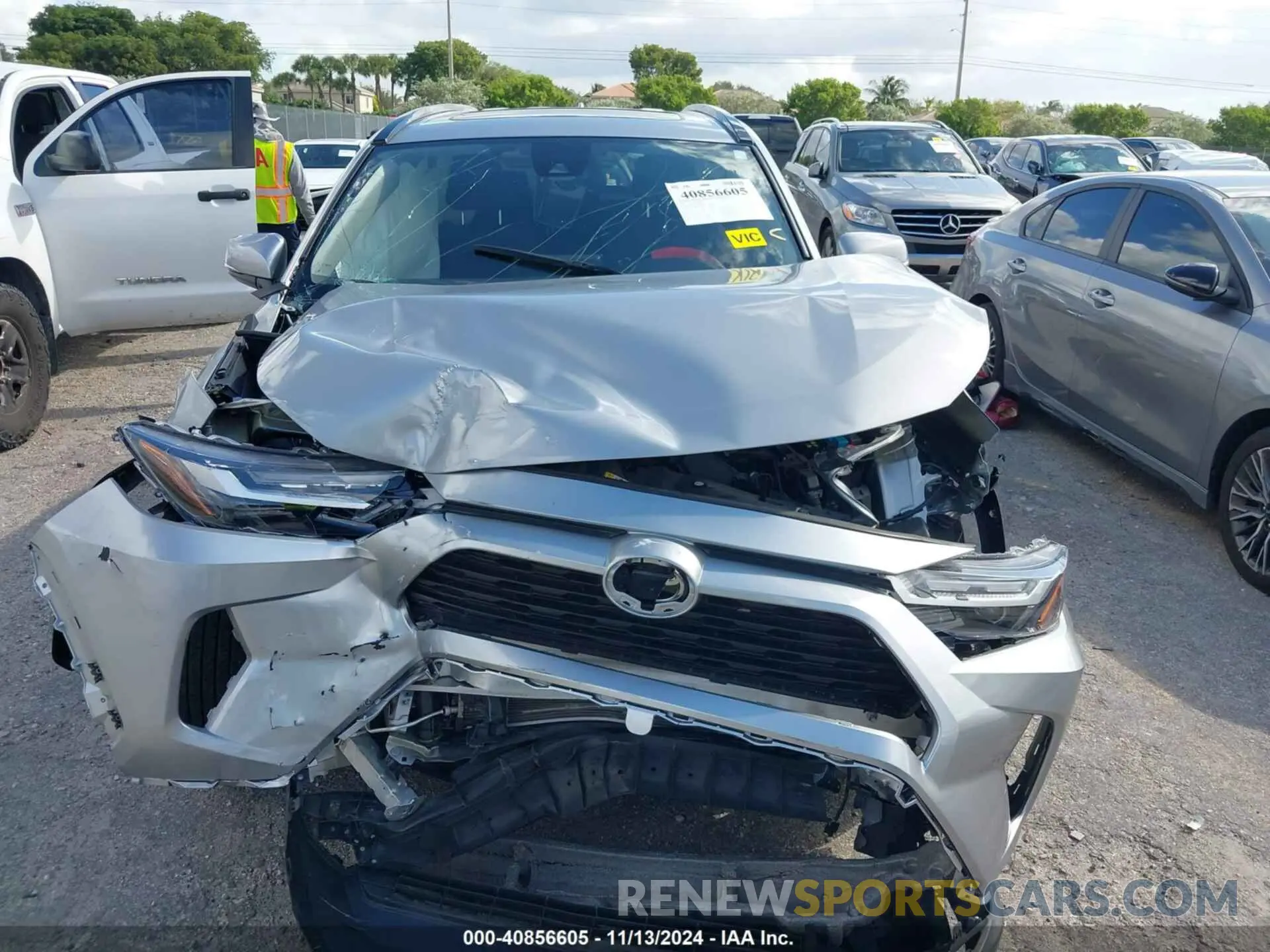 6 Photograph of a damaged car 2T3W1RFV3NW236773 TOYOTA RAV4 2022