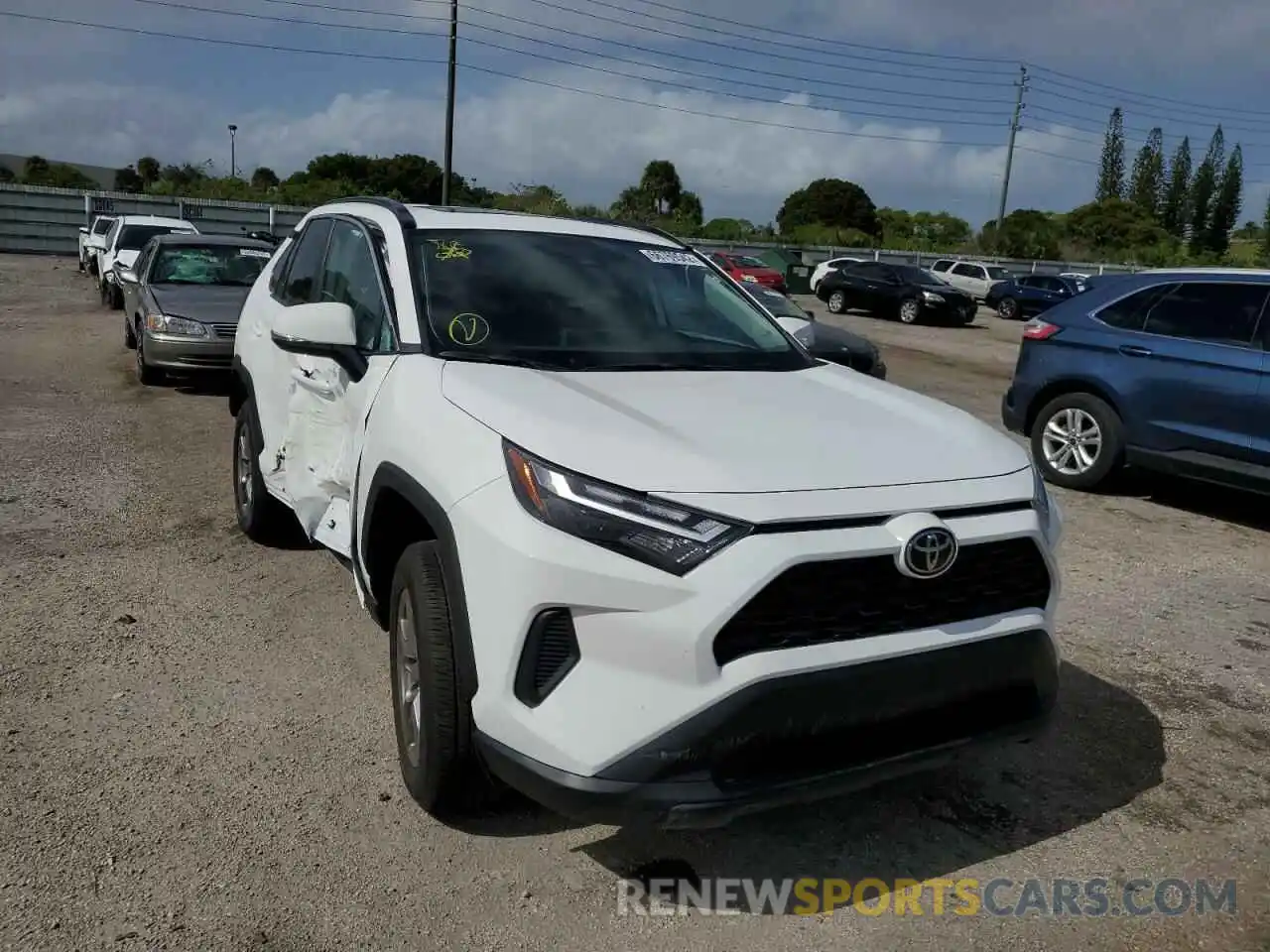 1 Photograph of a damaged car 2T3W1RFV4NC202732 TOYOTA RAV4 2022