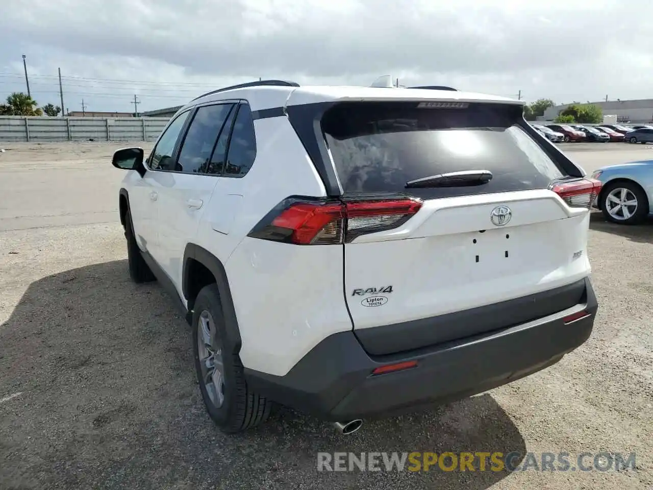 3 Photograph of a damaged car 2T3W1RFV4NC202732 TOYOTA RAV4 2022