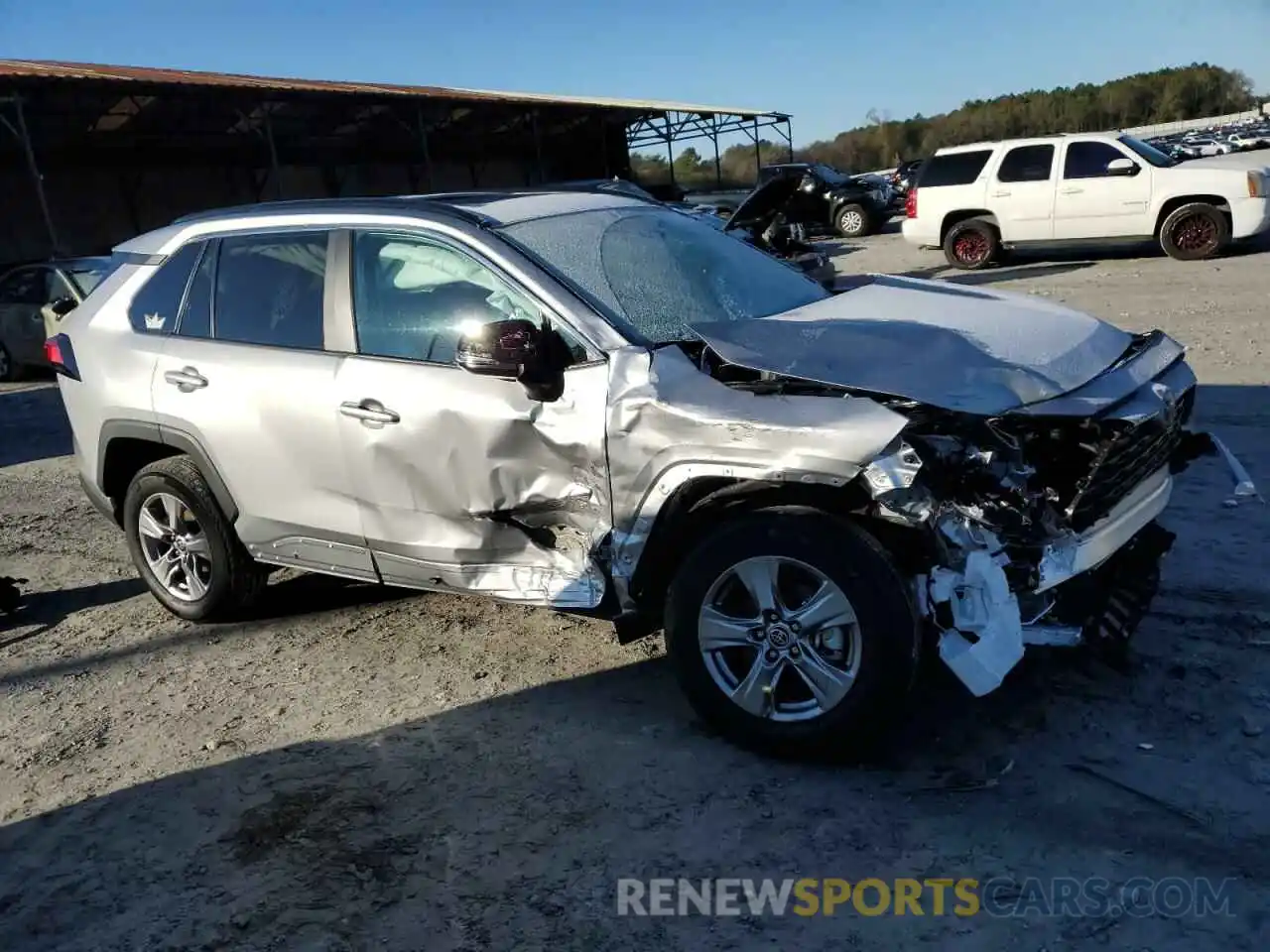 4 Photograph of a damaged car 2T3W1RFV4NC206232 TOYOTA RAV4 2022