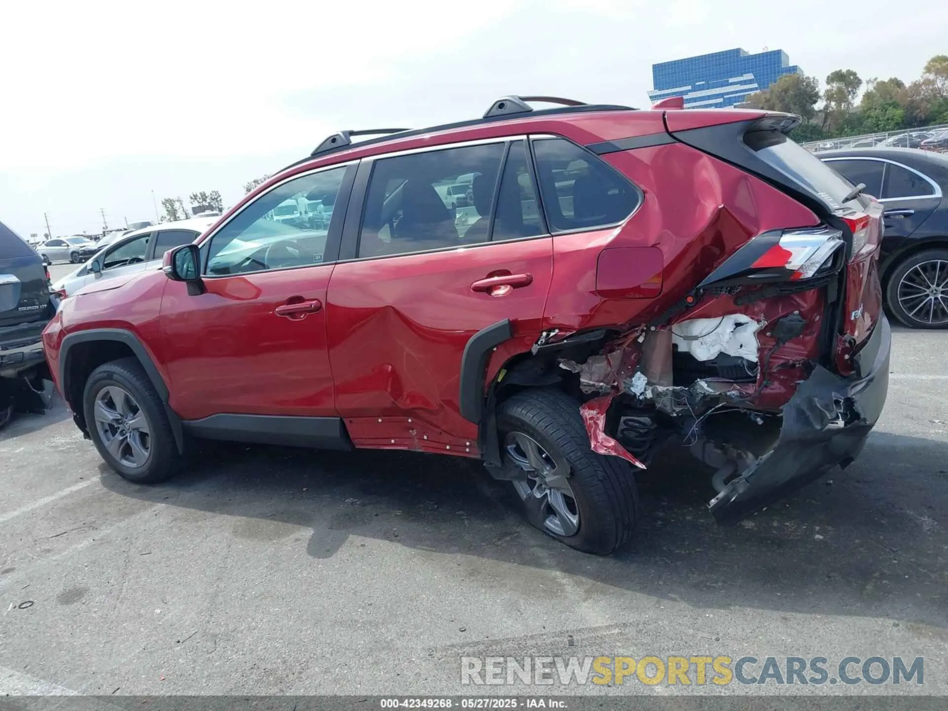 14 Photograph of a damaged car 2T3W1RFV4NW192685 TOYOTA RAV4 2022