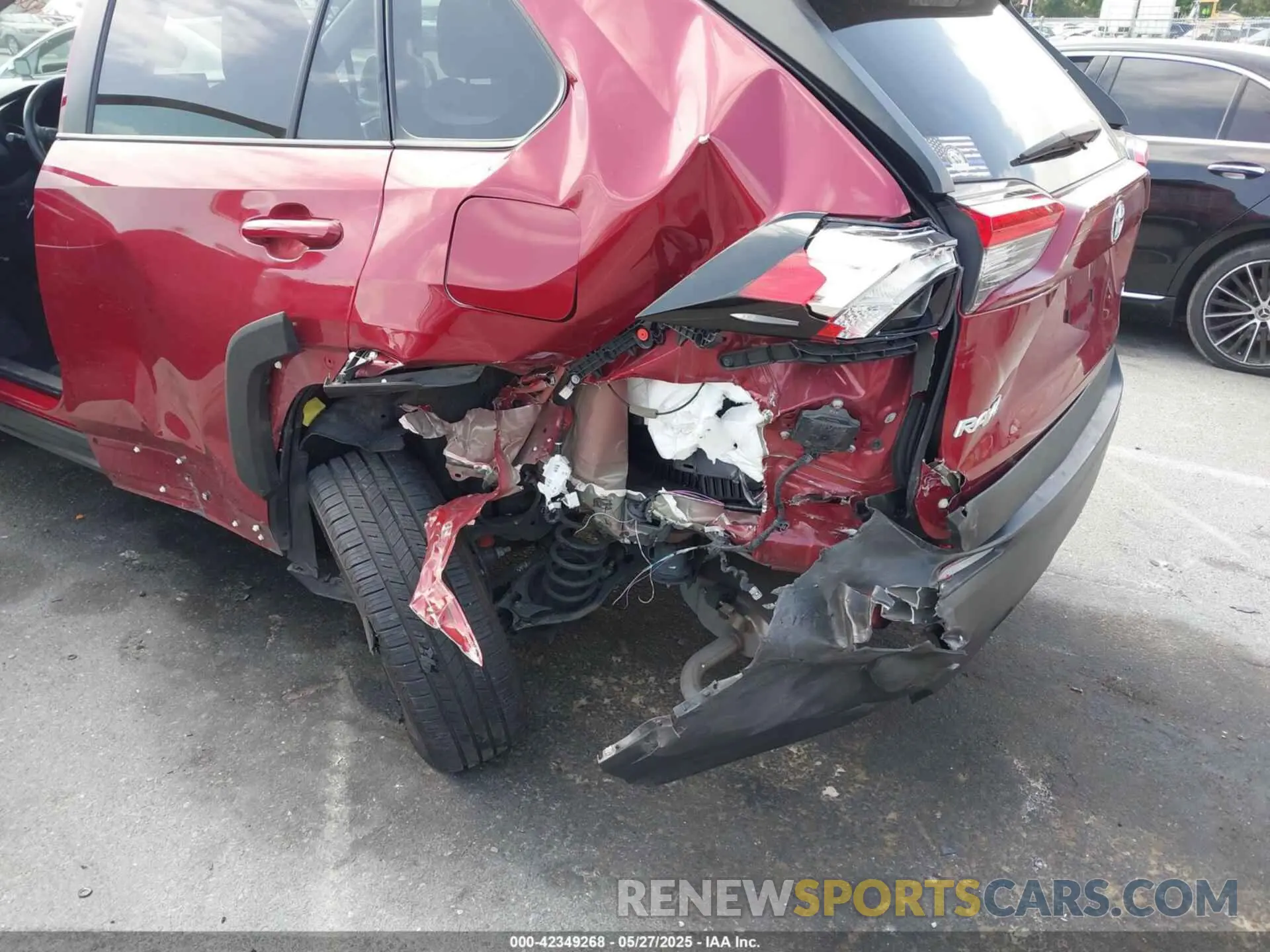 6 Photograph of a damaged car 2T3W1RFV4NW192685 TOYOTA RAV4 2022