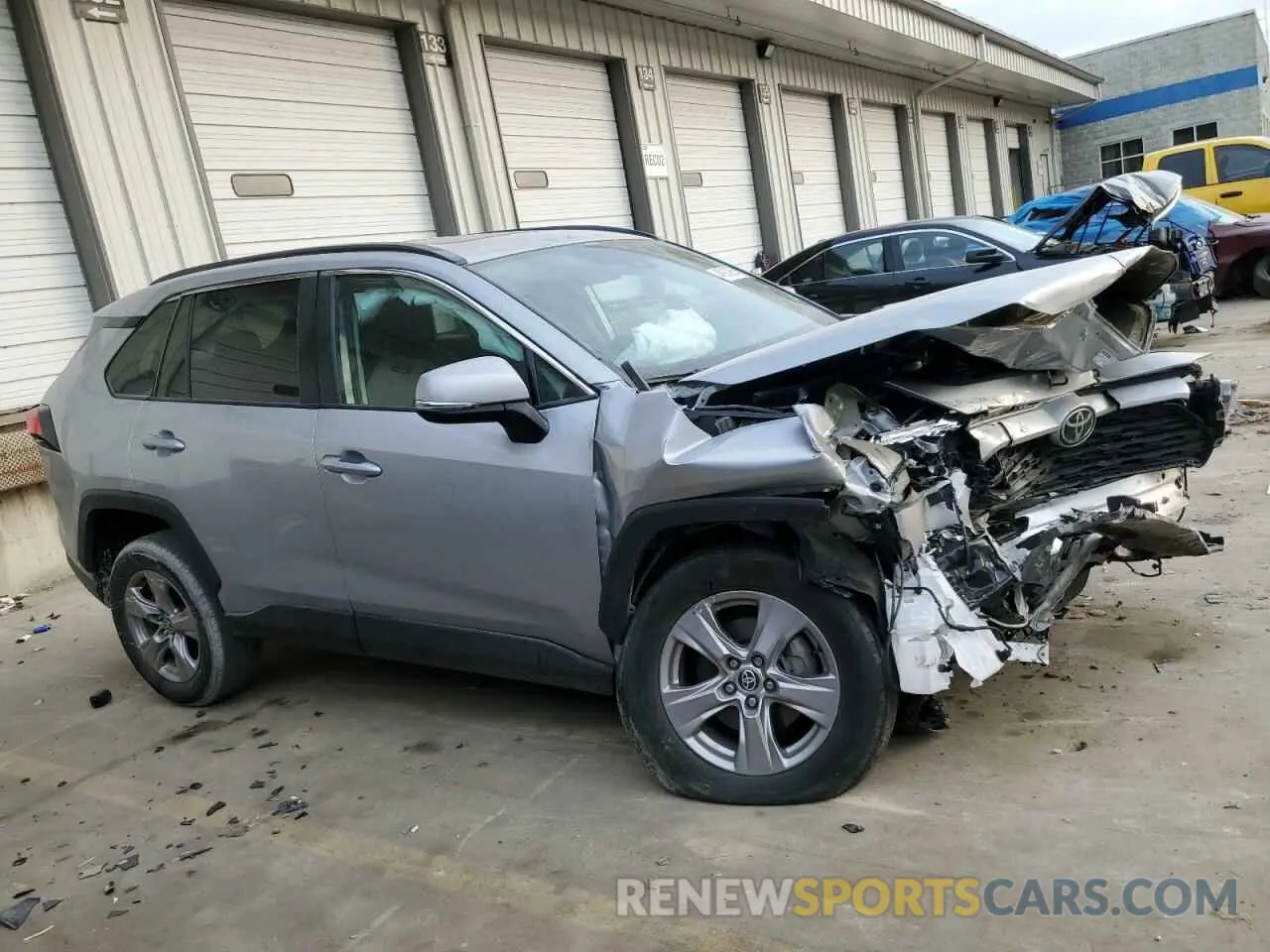 4 Photograph of a damaged car 2T3W1RFV4NW225670 TOYOTA RAV4 2022