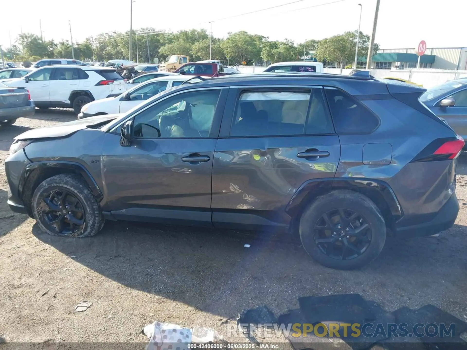 14 Photograph of a damaged car 2T3W1RFV4NW226334 TOYOTA RAV4 2022