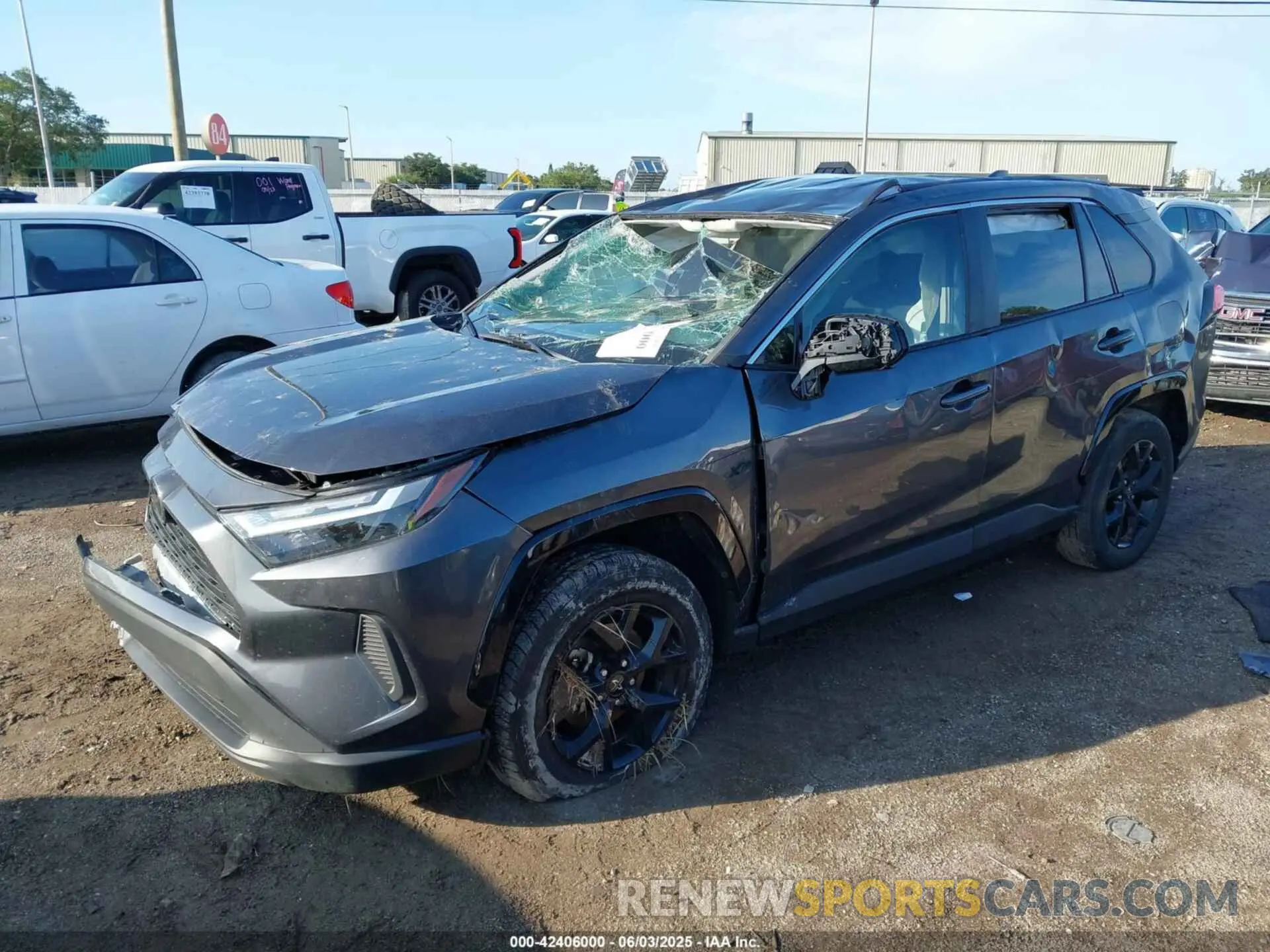 2 Photograph of a damaged car 2T3W1RFV4NW226334 TOYOTA RAV4 2022