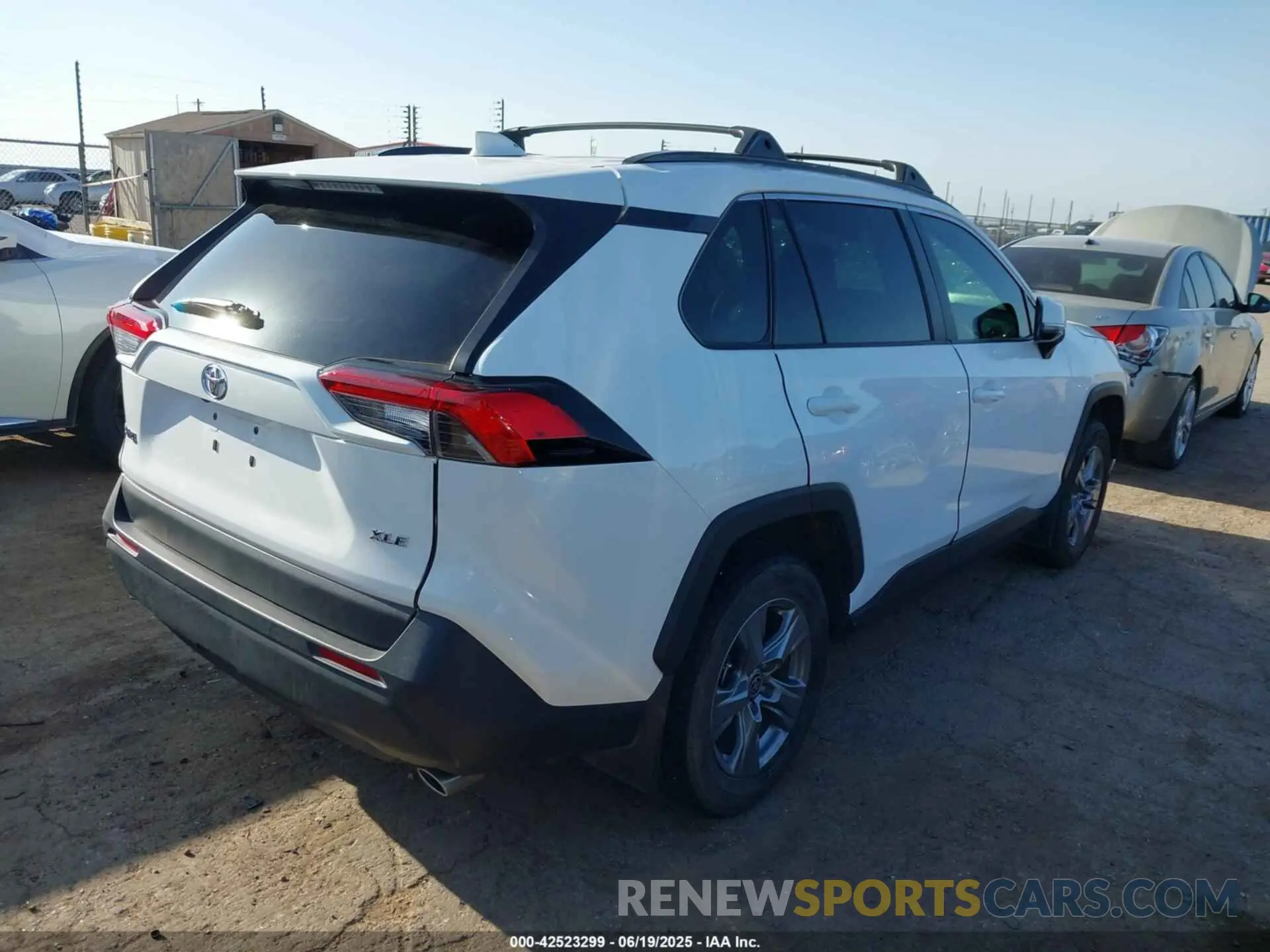4 Photograph of a damaged car 2T3W1RFV5NC173306 TOYOTA RAV4 2022