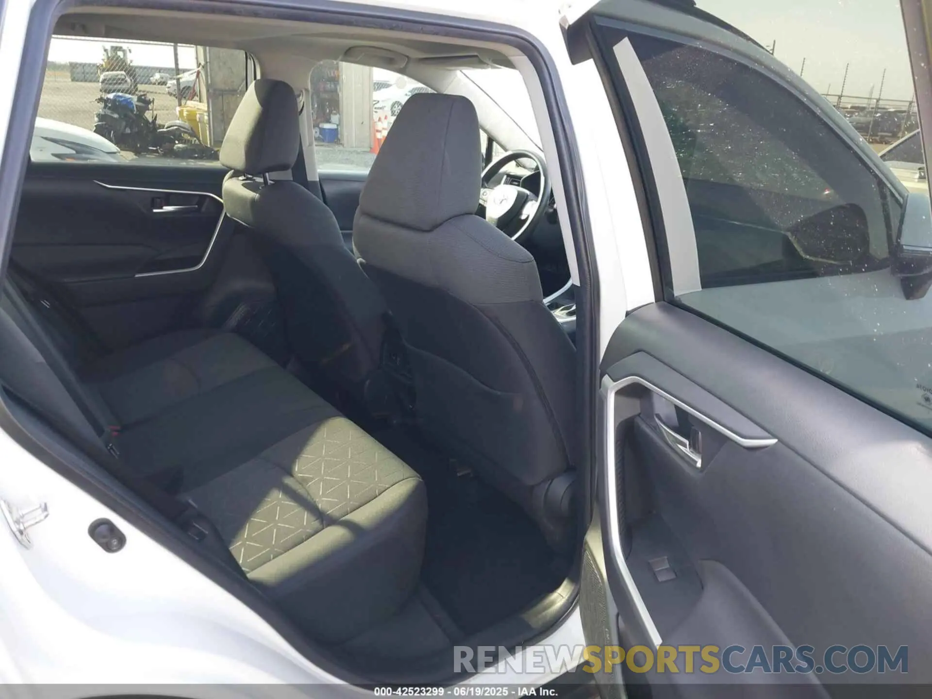8 Photograph of a damaged car 2T3W1RFV5NC173306 TOYOTA RAV4 2022