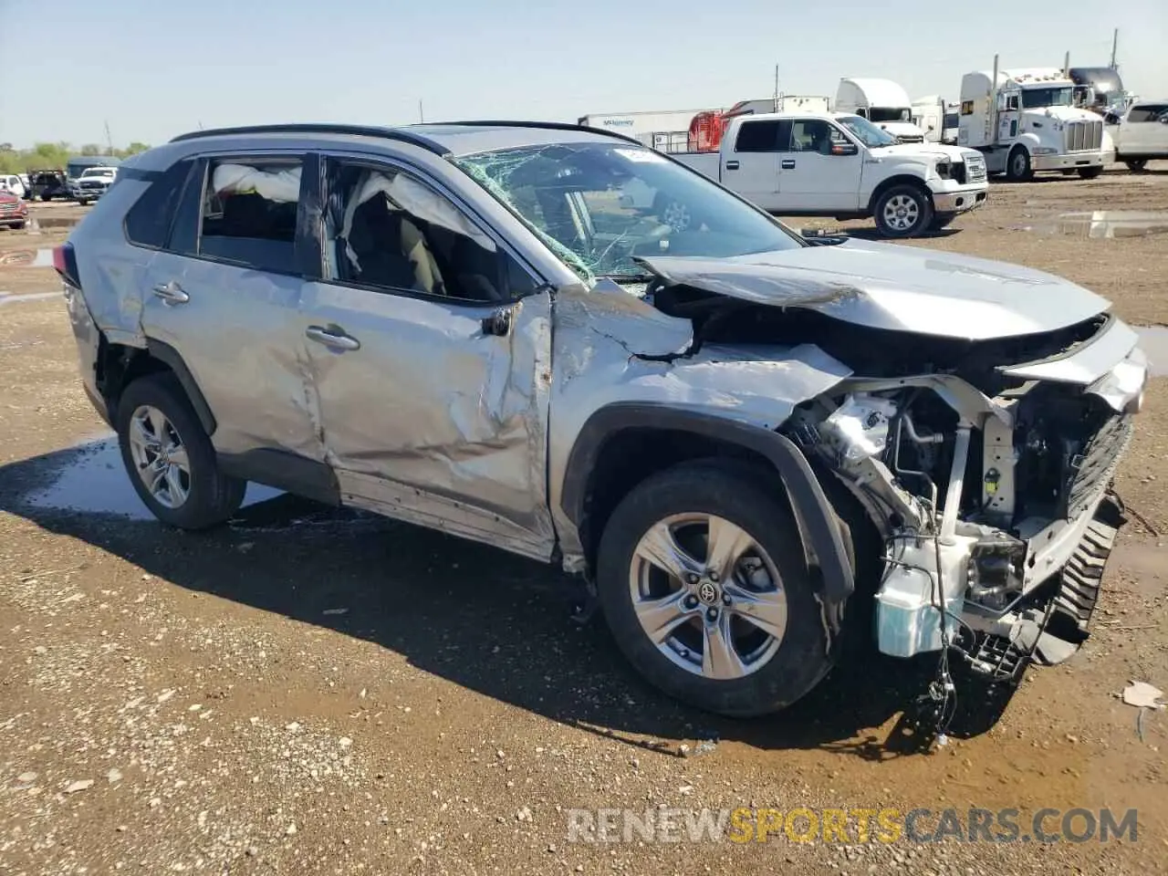 4 Photograph of a damaged car 2T3W1RFV5NW190816 TOYOTA RAV4 2022