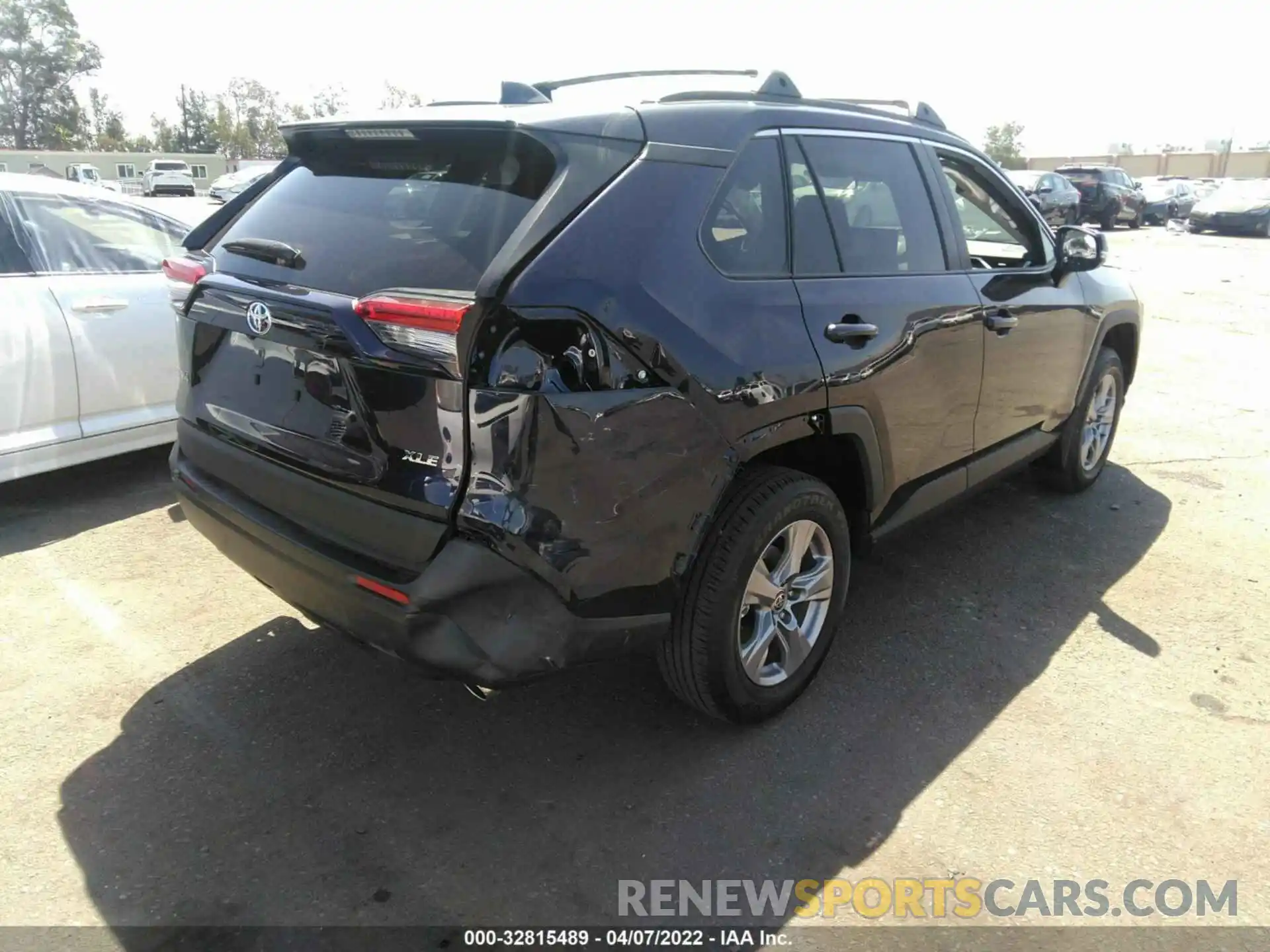 4 Photograph of a damaged car 2T3W1RFV5NW192307 TOYOTA RAV4 2022