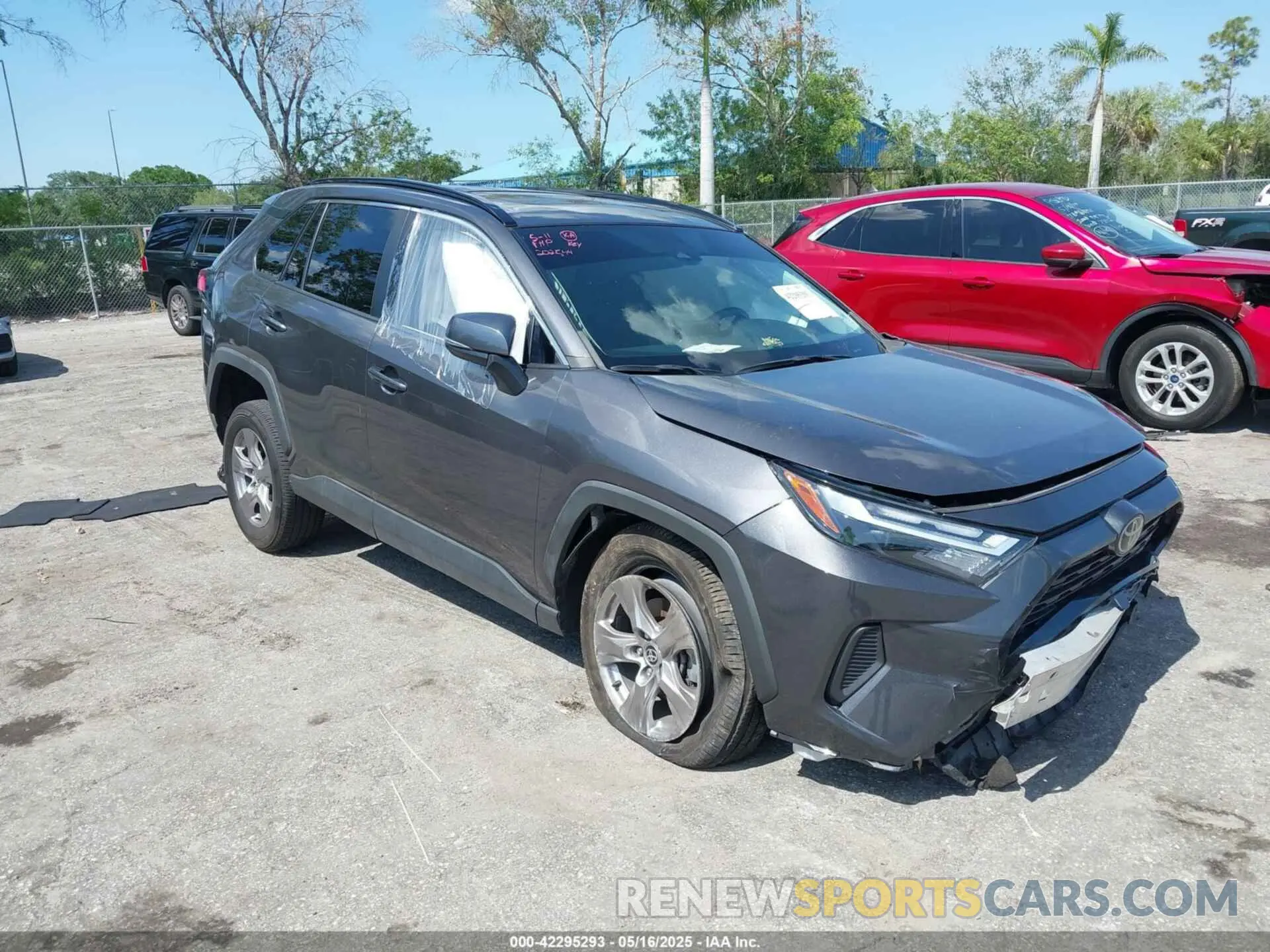 1 Photograph of a damaged car 2T3W1RFV5NW202544 TOYOTA RAV4 2022