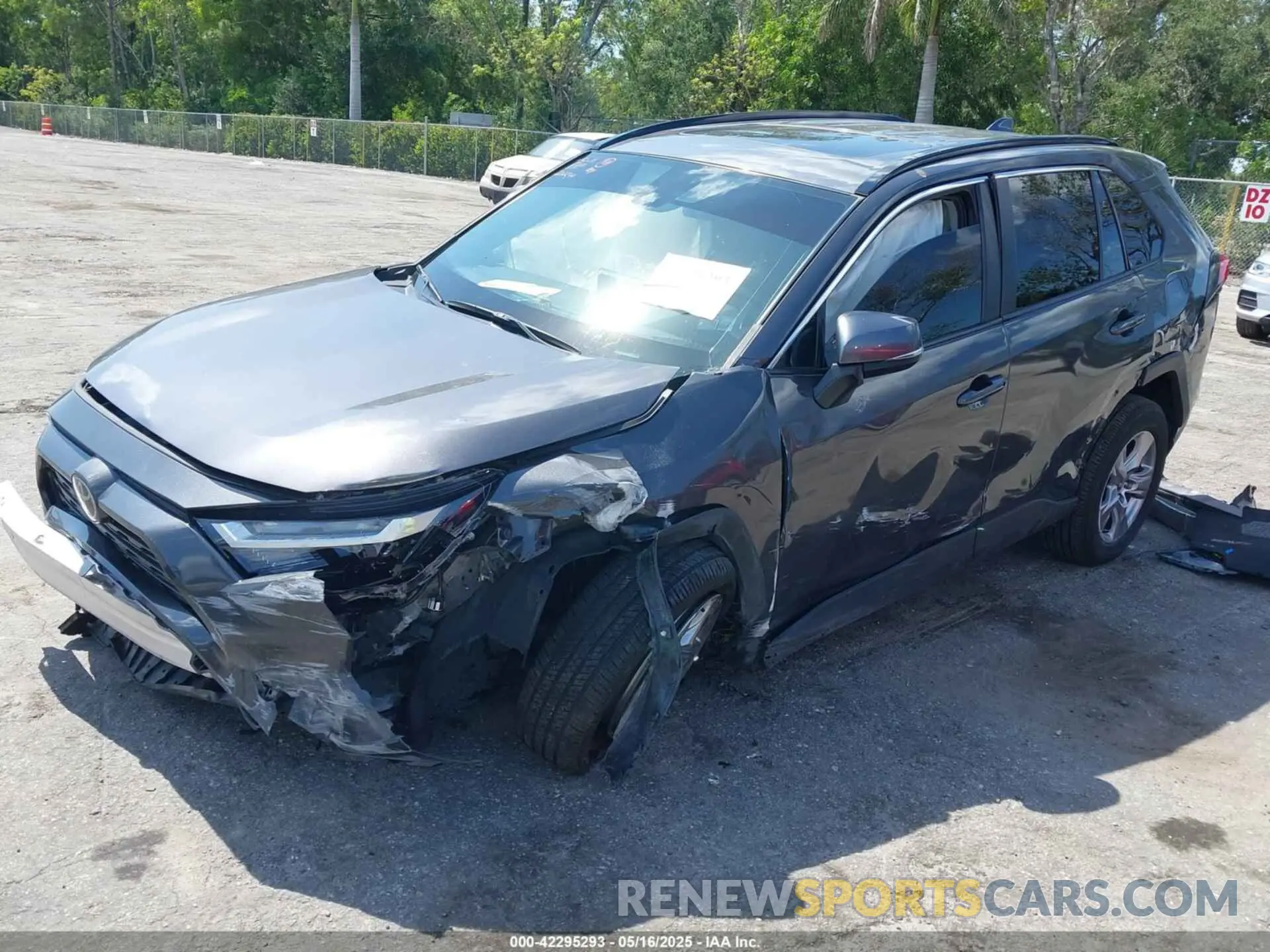 2 Photograph of a damaged car 2T3W1RFV5NW202544 TOYOTA RAV4 2022