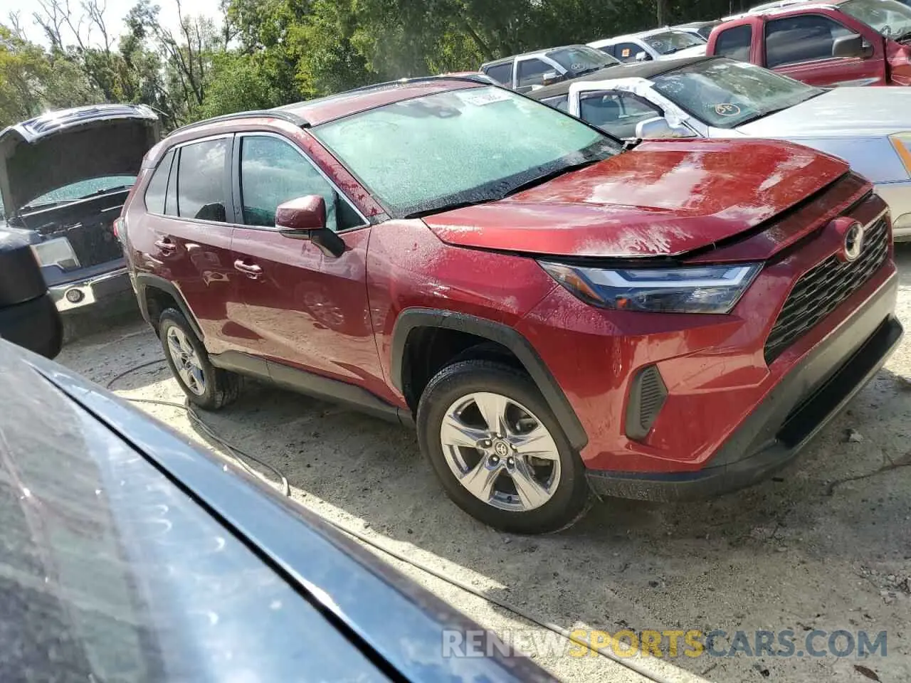 4 Photograph of a damaged car 2T3W1RFV5NW204441 TOYOTA RAV4 2022