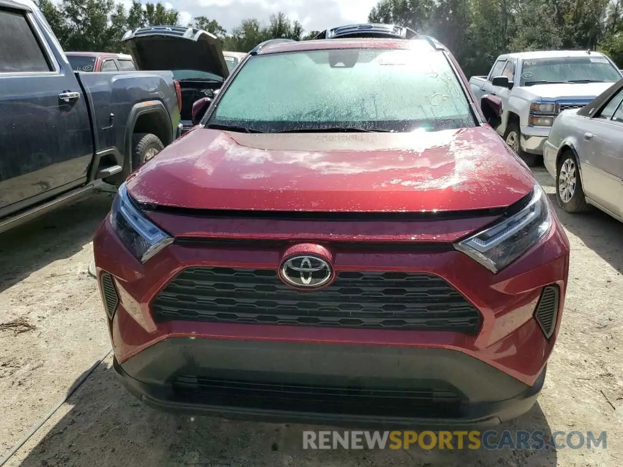 5 Photograph of a damaged car 2T3W1RFV5NW204441 TOYOTA RAV4 2022