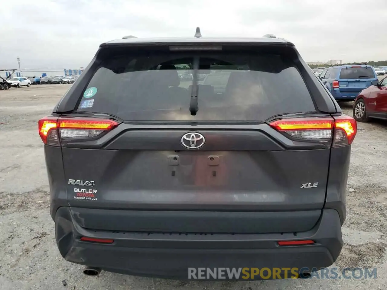 6 Photograph of a damaged car 2T3W1RFV6NC175050 TOYOTA RAV4 2022