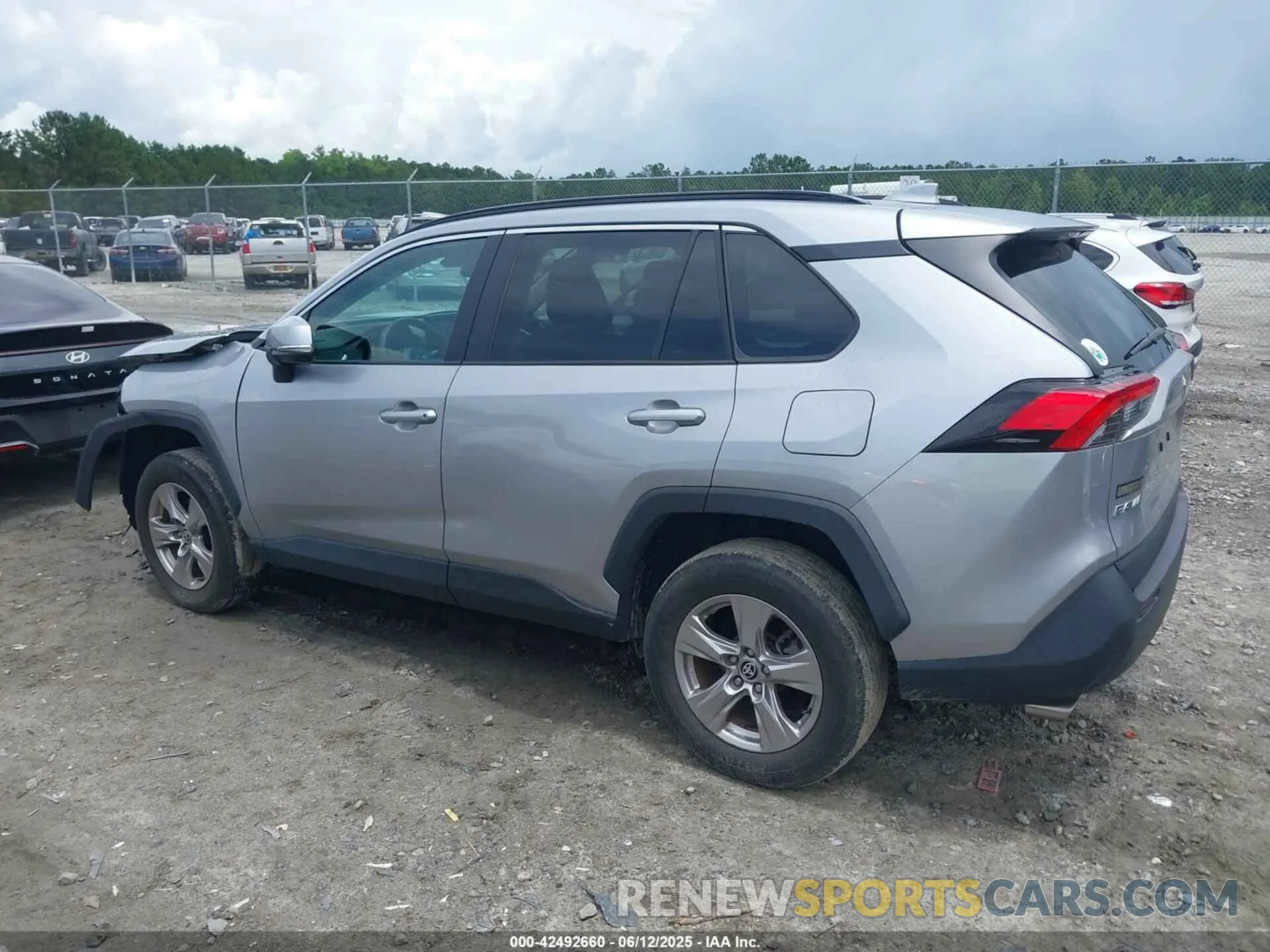 14 Photograph of a damaged car 2T3W1RFV6NC176814 TOYOTA RAV4 2022