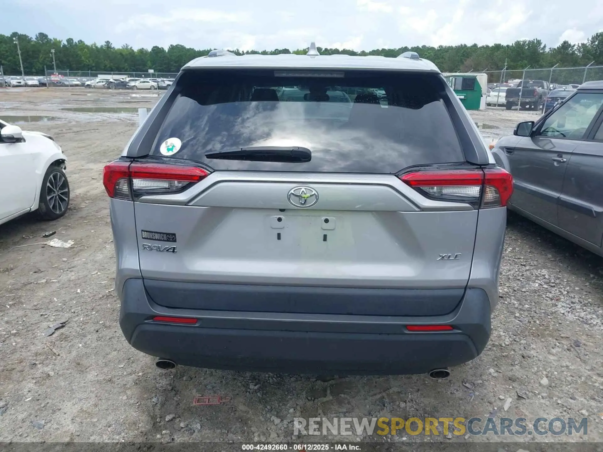16 Photograph of a damaged car 2T3W1RFV6NC176814 TOYOTA RAV4 2022