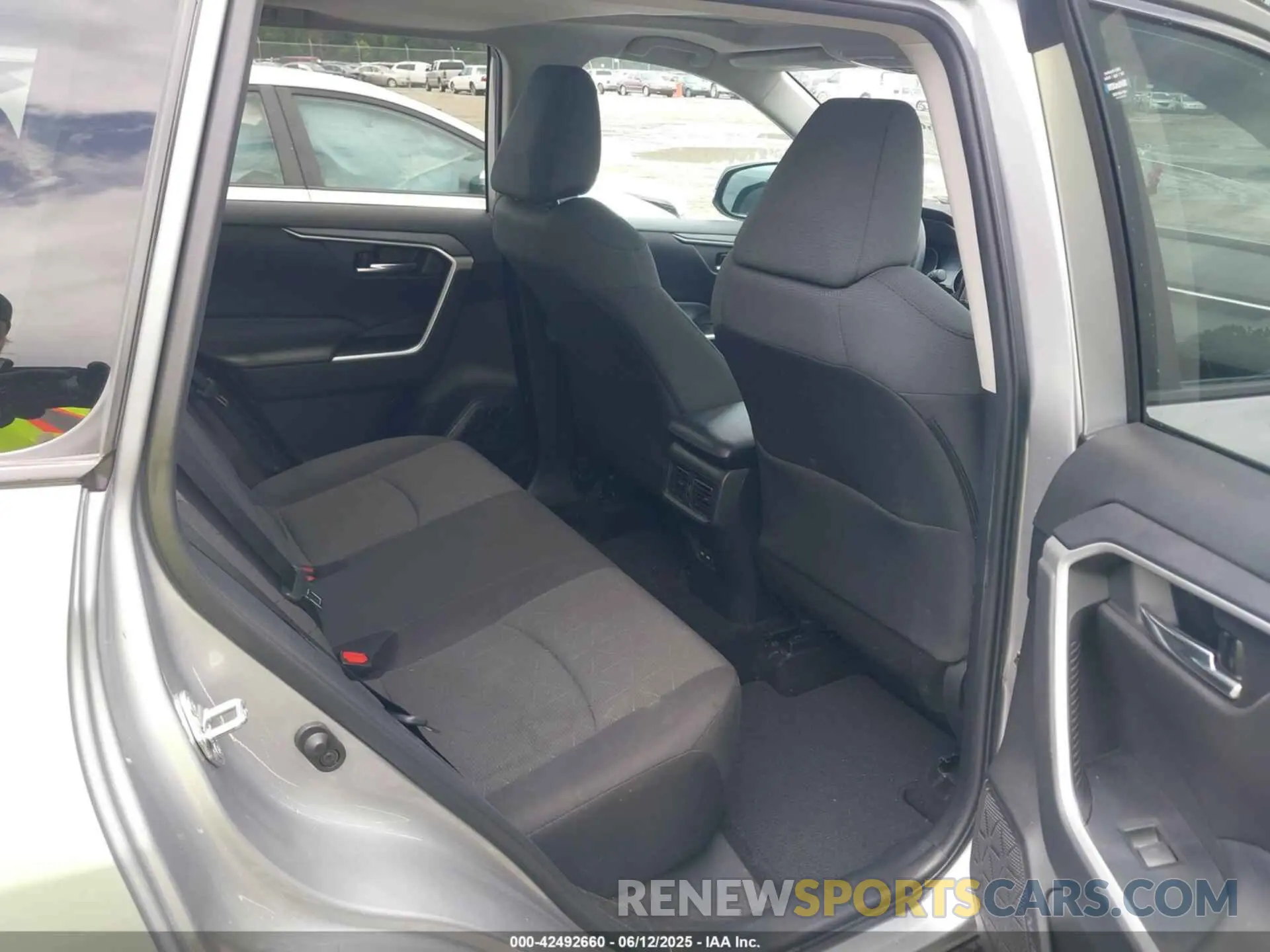 8 Photograph of a damaged car 2T3W1RFV6NC176814 TOYOTA RAV4 2022