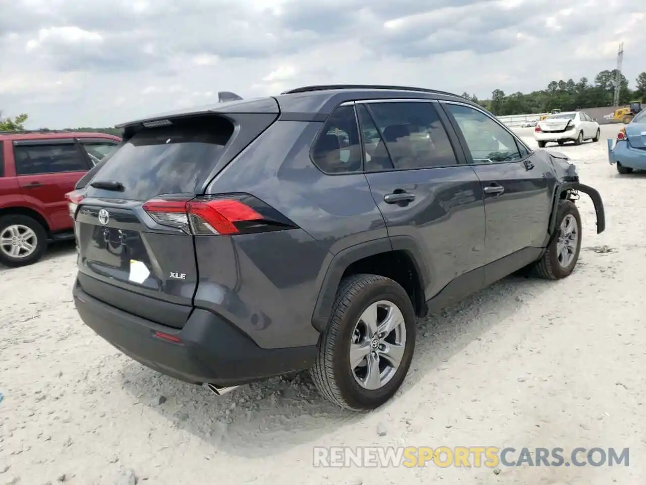 4 Photograph of a damaged car 2T3W1RFV6NC182340 TOYOTA RAV4 2022