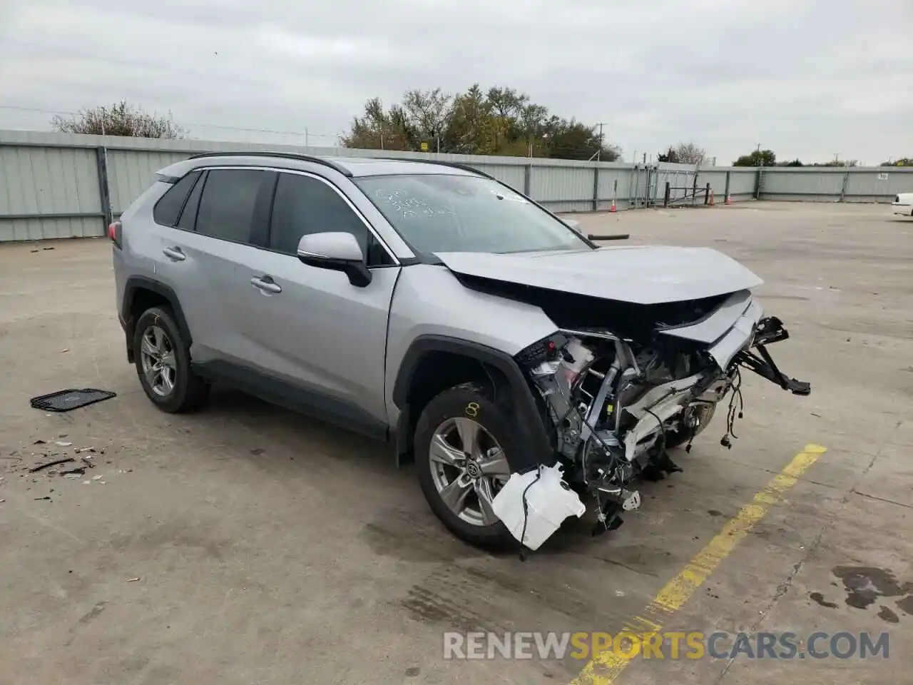 4 Photograph of a damaged car 2T3W1RFV6NC191278 TOYOTA RAV4 2022