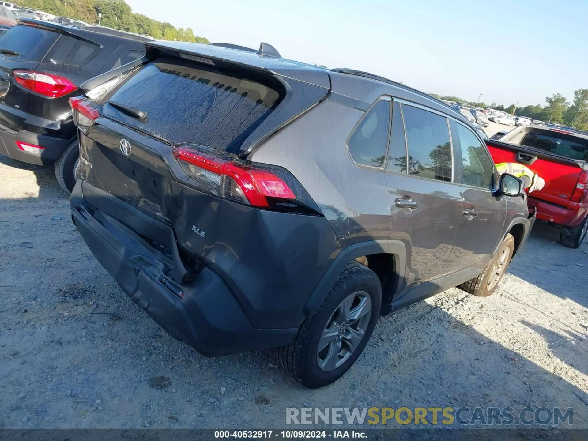 4 Photograph of a damaged car 2T3W1RFV6NC192592 TOYOTA RAV4 2022