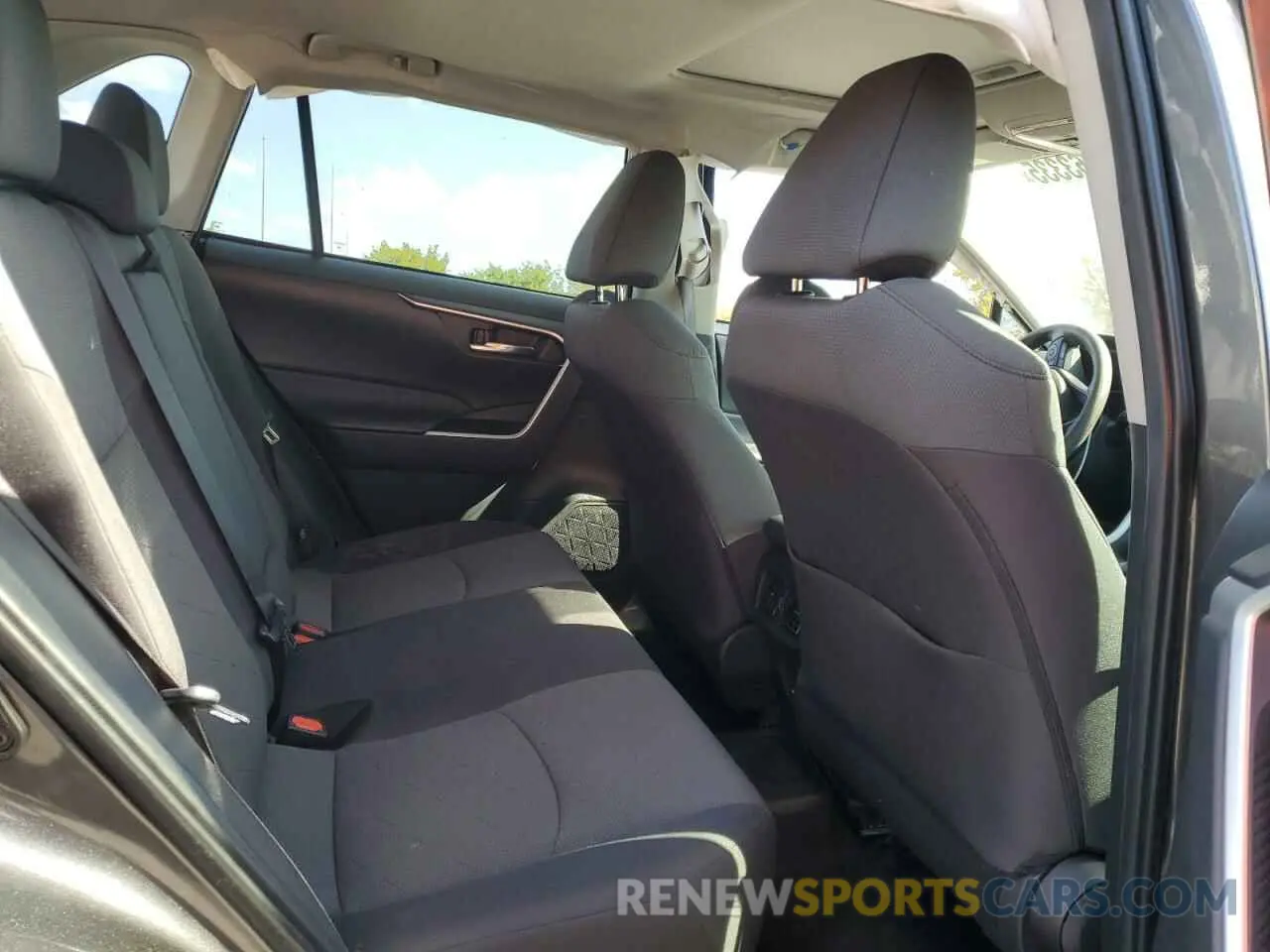 11 Photograph of a damaged car 2T3W1RFV6NC204983 TOYOTA RAV4 2022