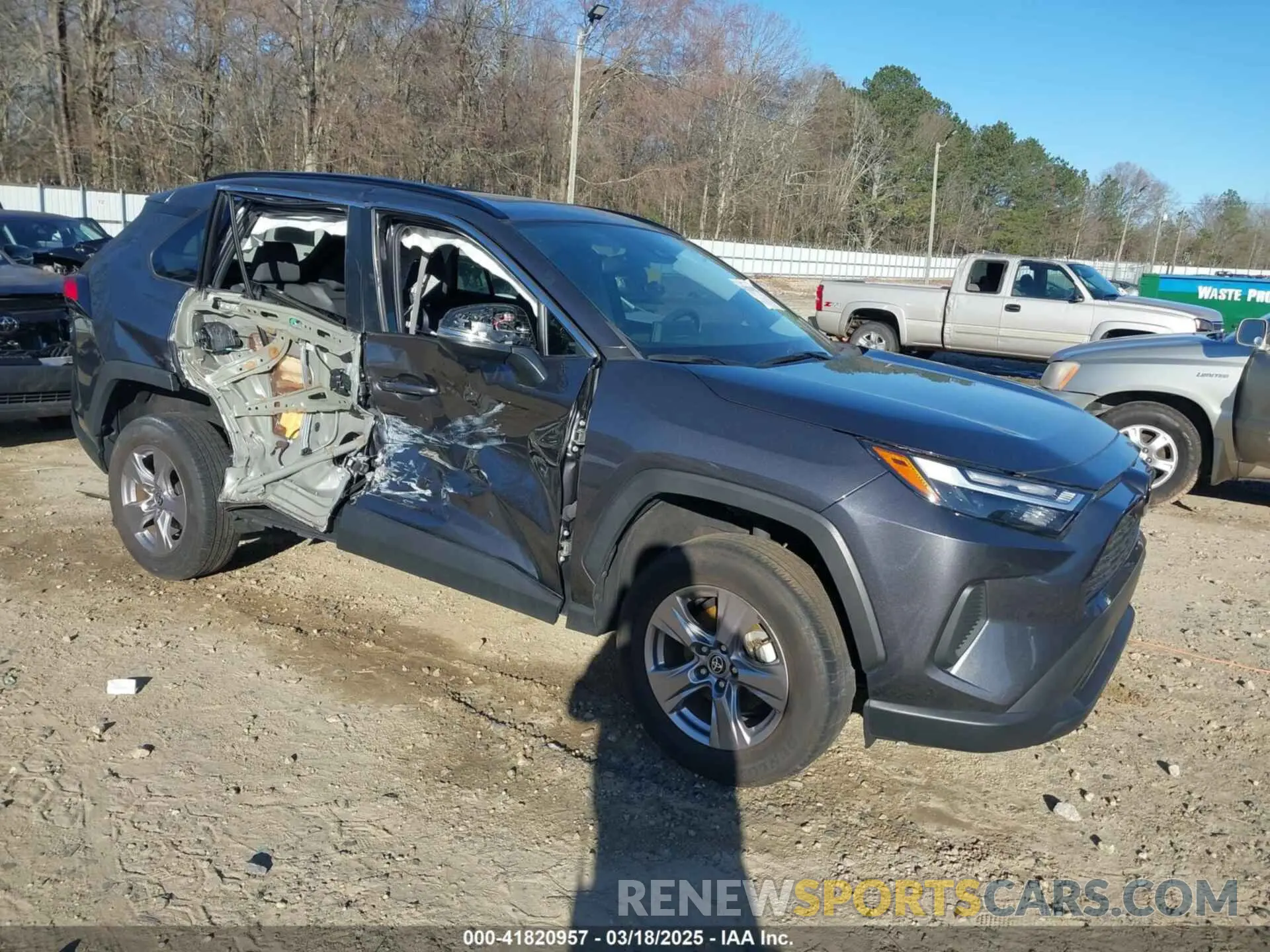 1 Photograph of a damaged car 2T3W1RFV6NC209679 TOYOTA RAV4 2022