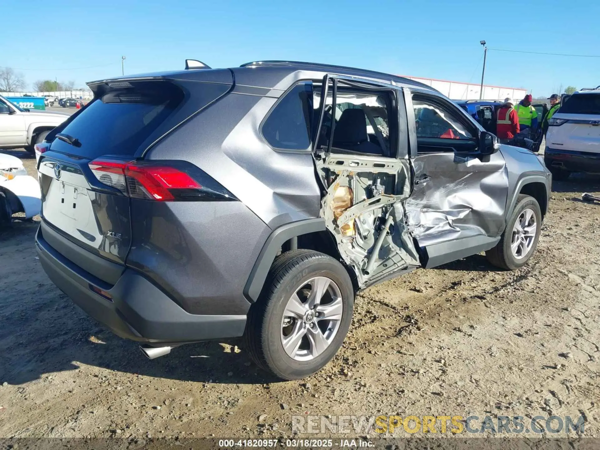 4 Photograph of a damaged car 2T3W1RFV6NC209679 TOYOTA RAV4 2022