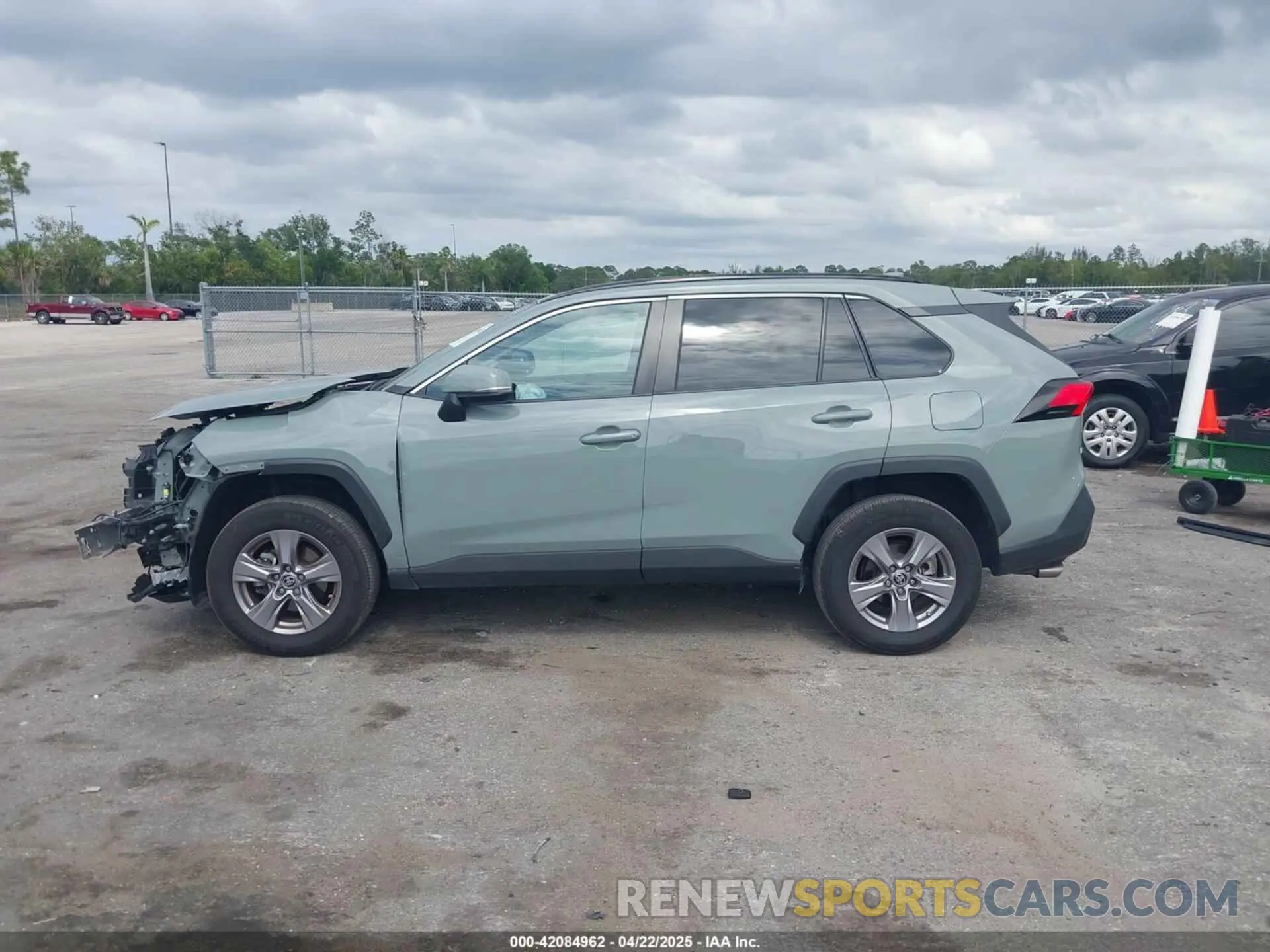 15 Photograph of a damaged car 2T3W1RFV6NW202004 TOYOTA RAV4 2022