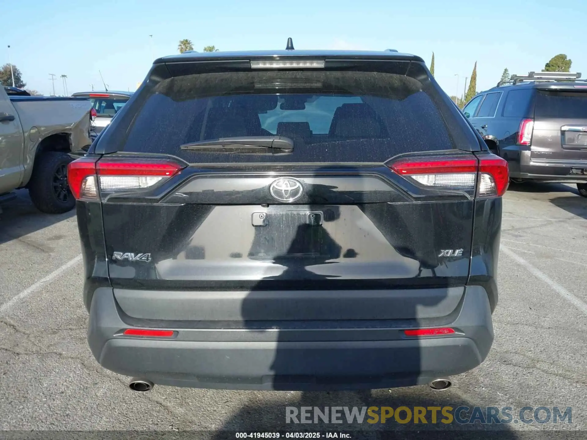 16 Photograph of a damaged car 2T3W1RFV6NW202715 TOYOTA RAV4 2022